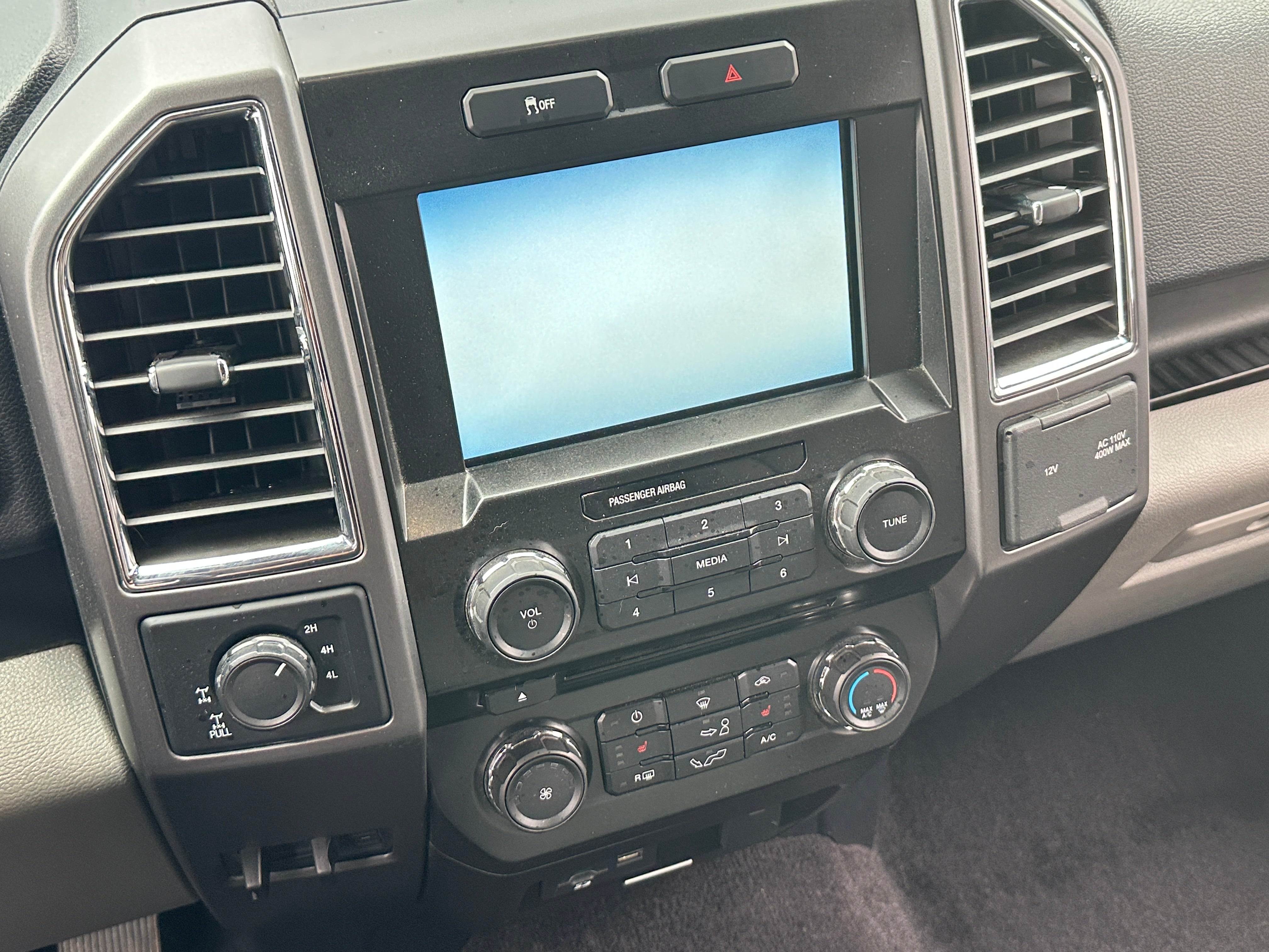 2015 Ford Econoline E-150 4