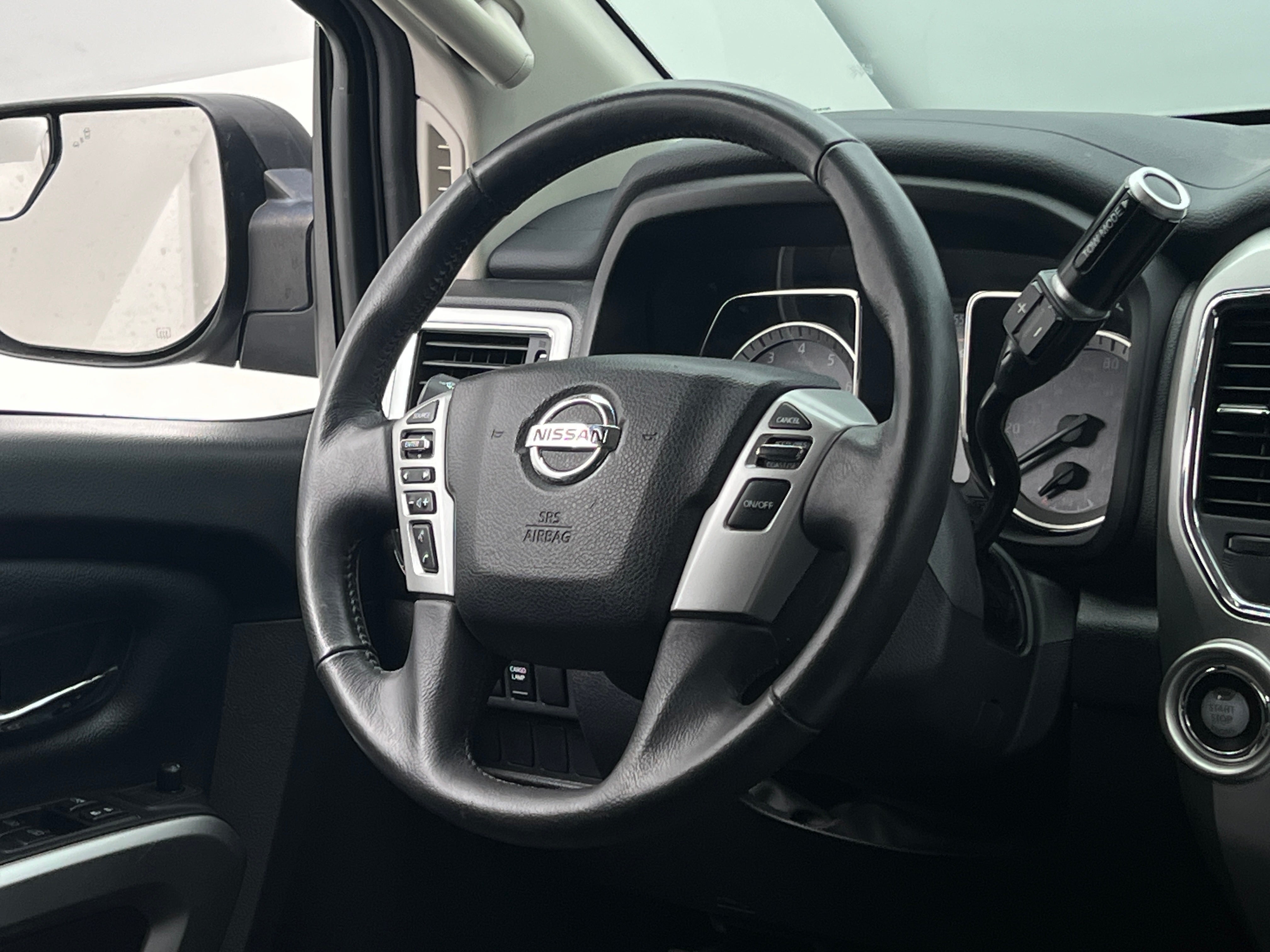 2019 Nissan Titan SV 5