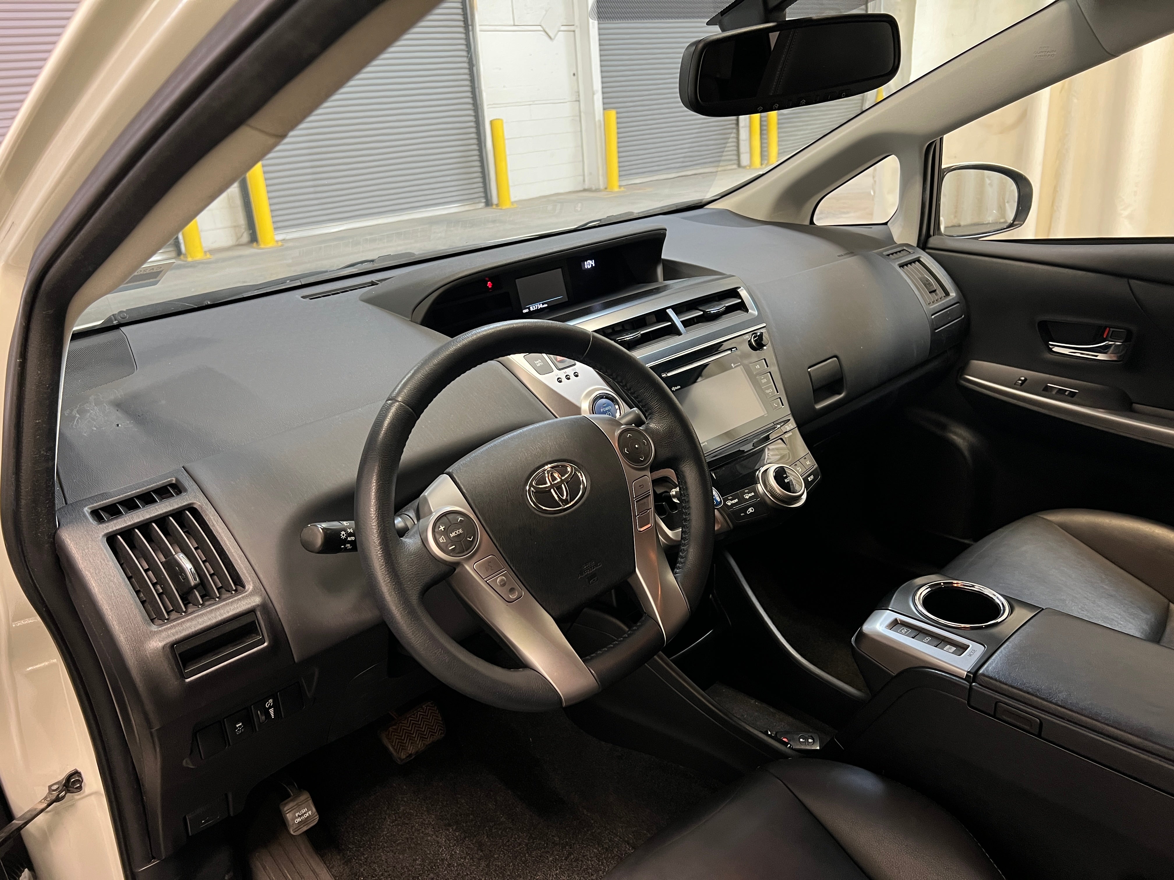 2016 Toyota Prius v Four 3
