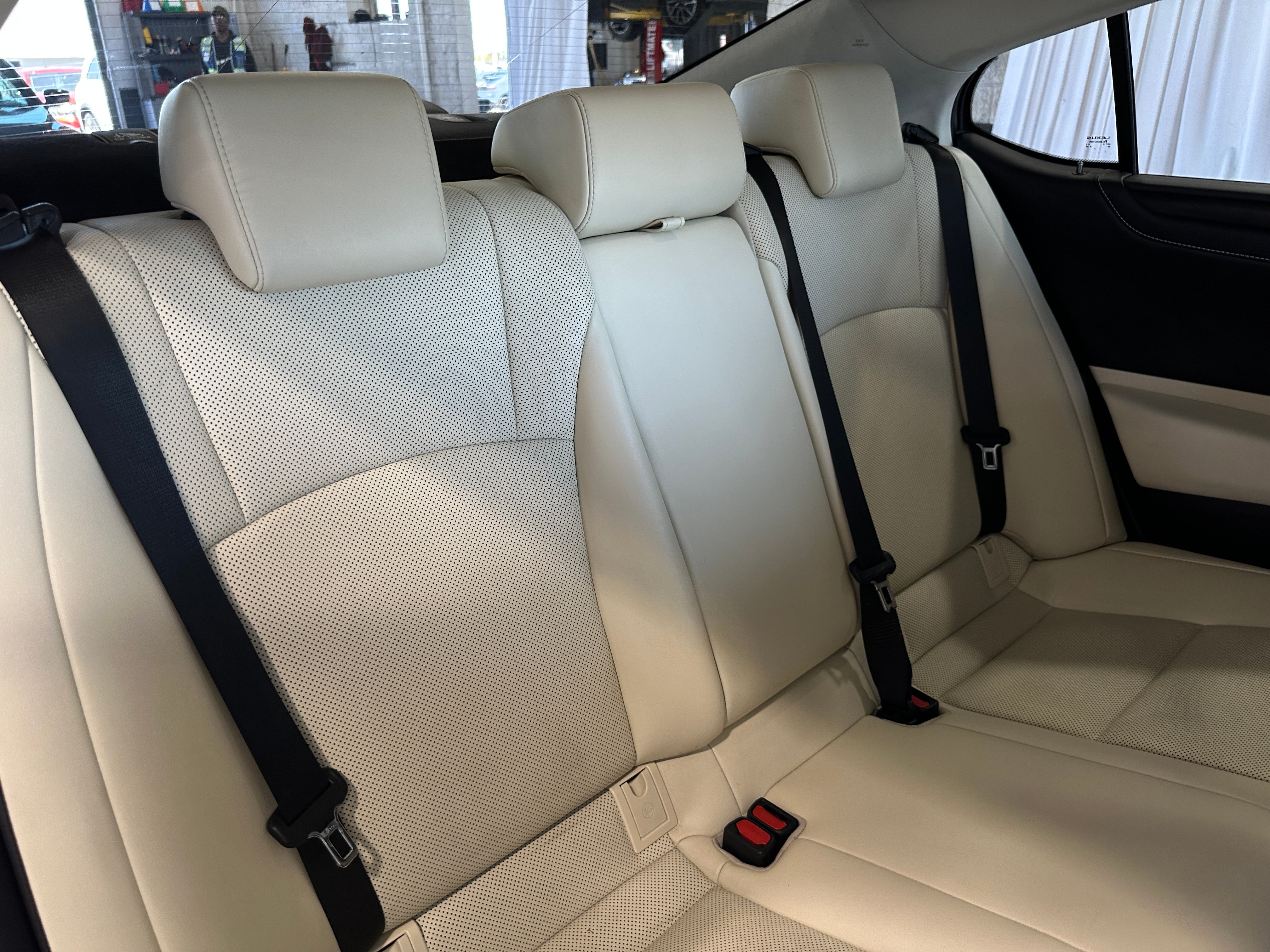 2022 Lexus ES Hybrid 300h 5