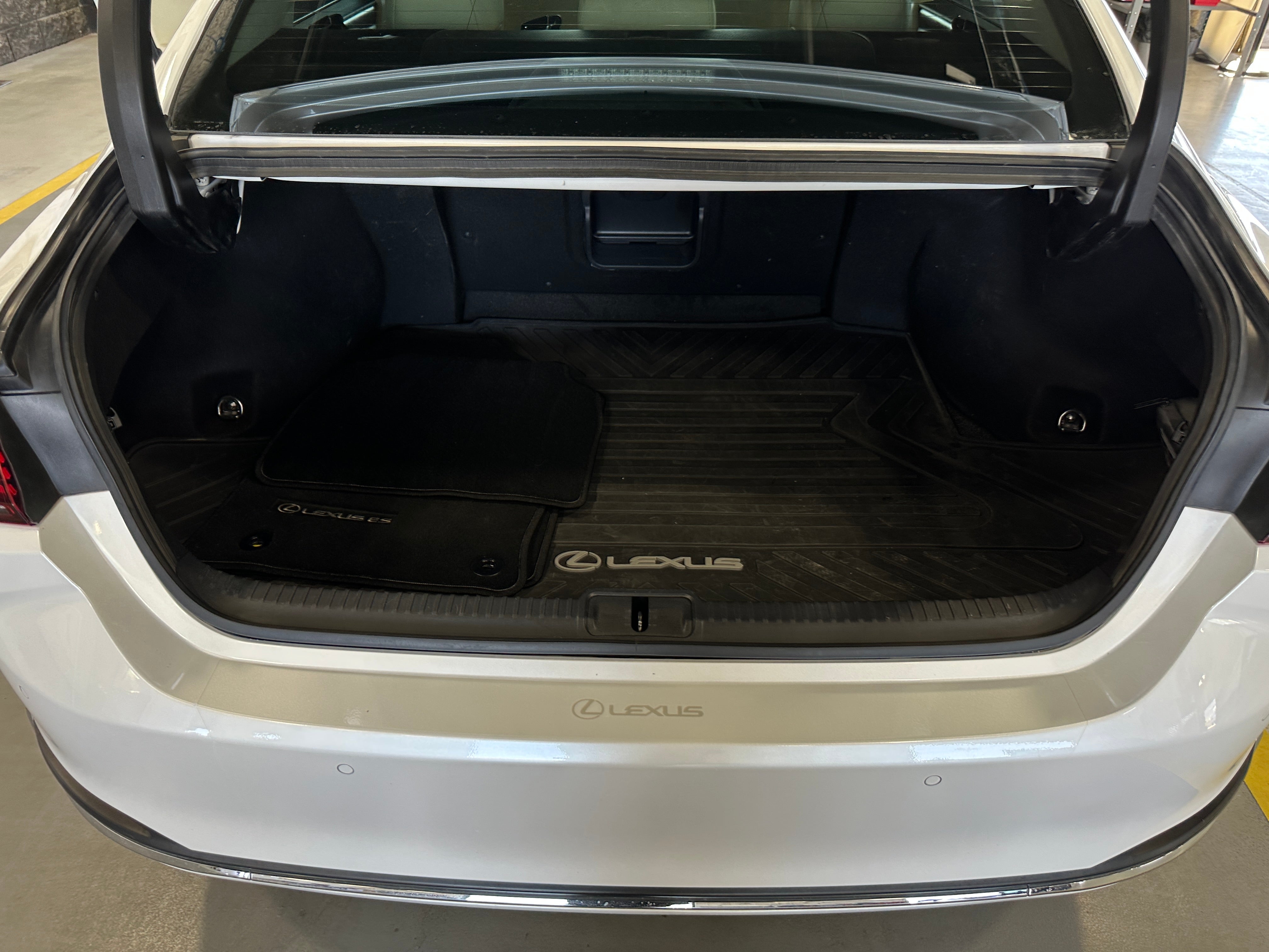 2022 Lexus ES Hybrid 300h 6