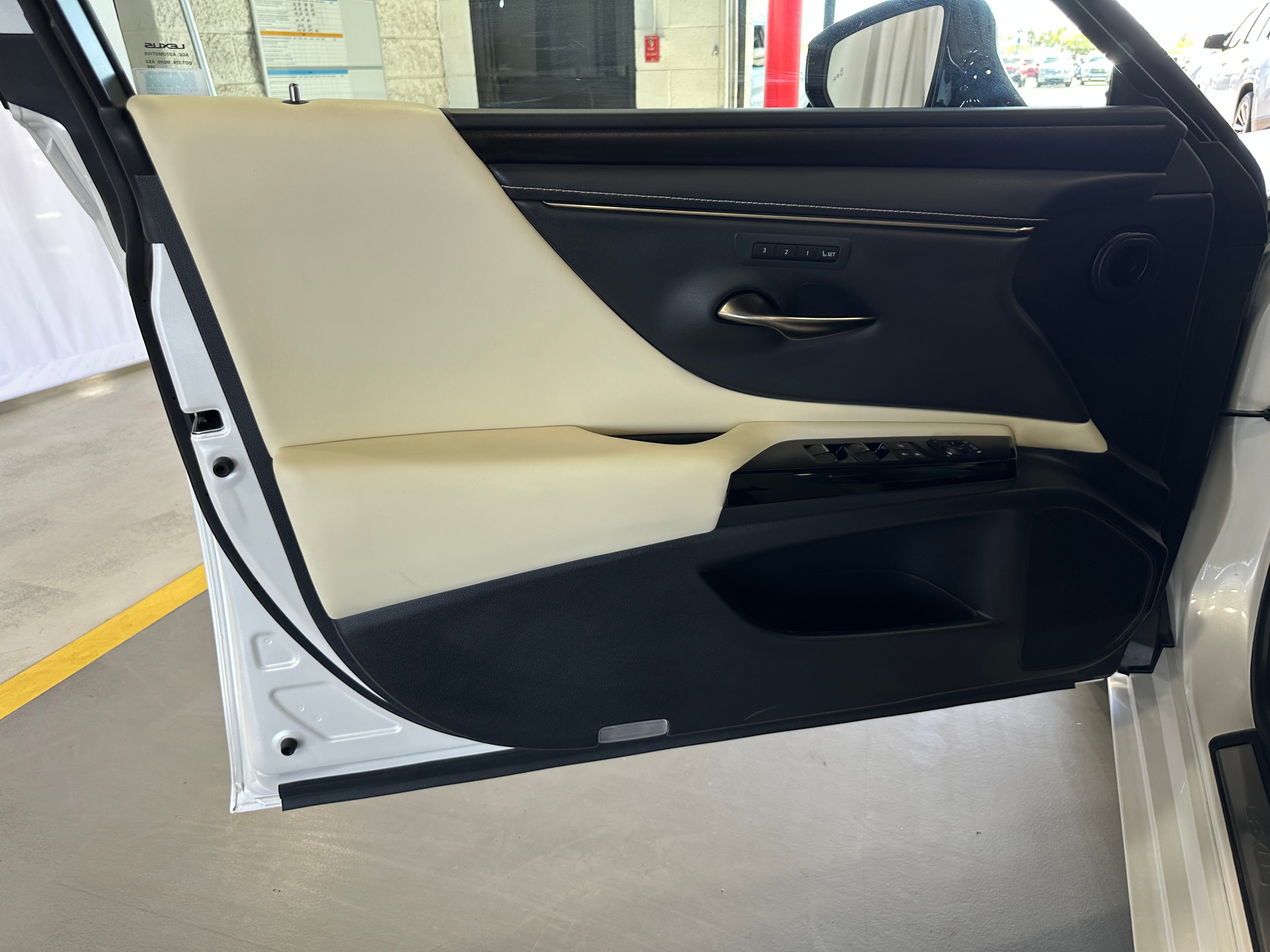 Image 10 of 2022 Lexus ES ES 300h