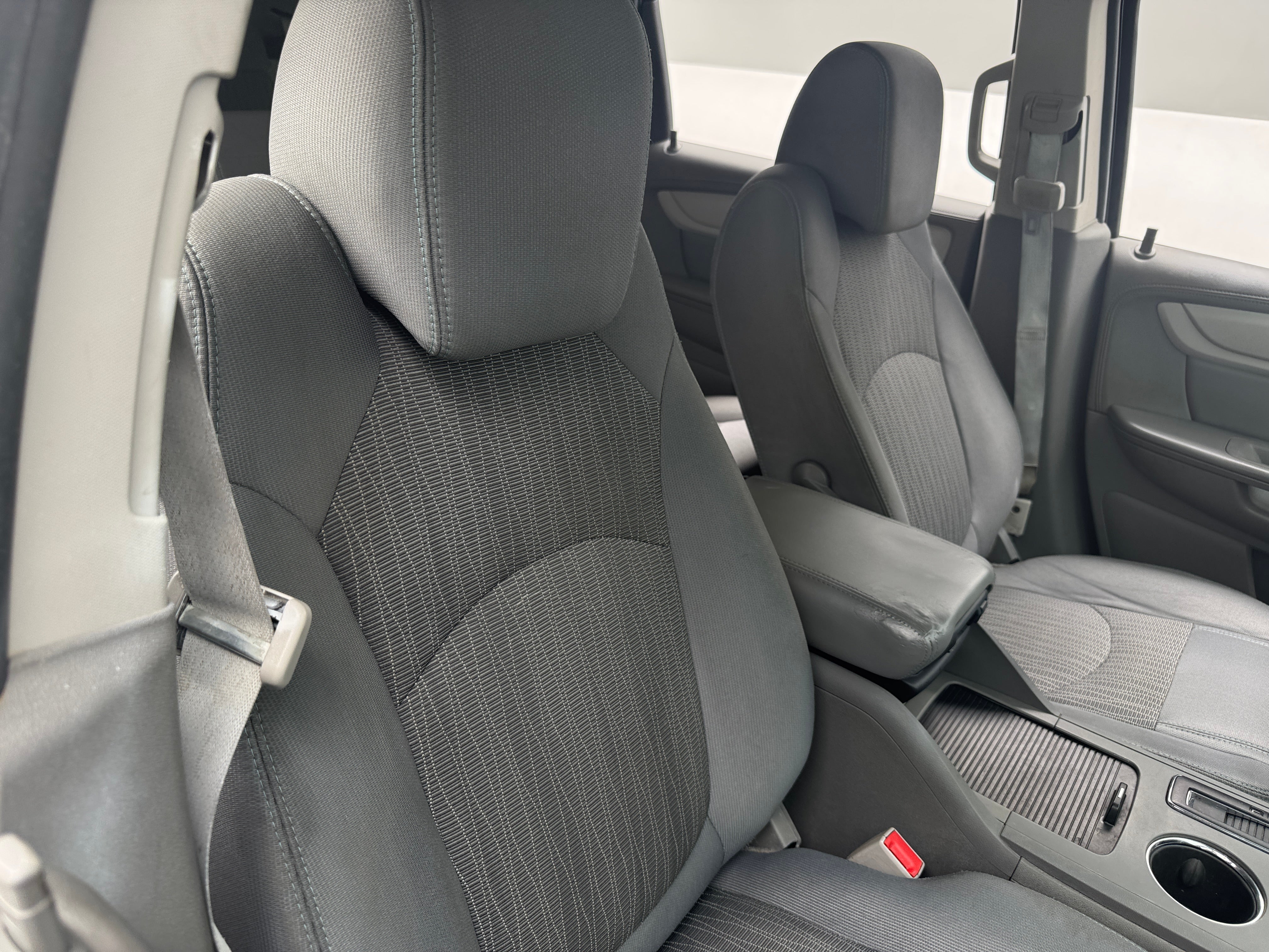 2017 Chevrolet Traverse LS 2