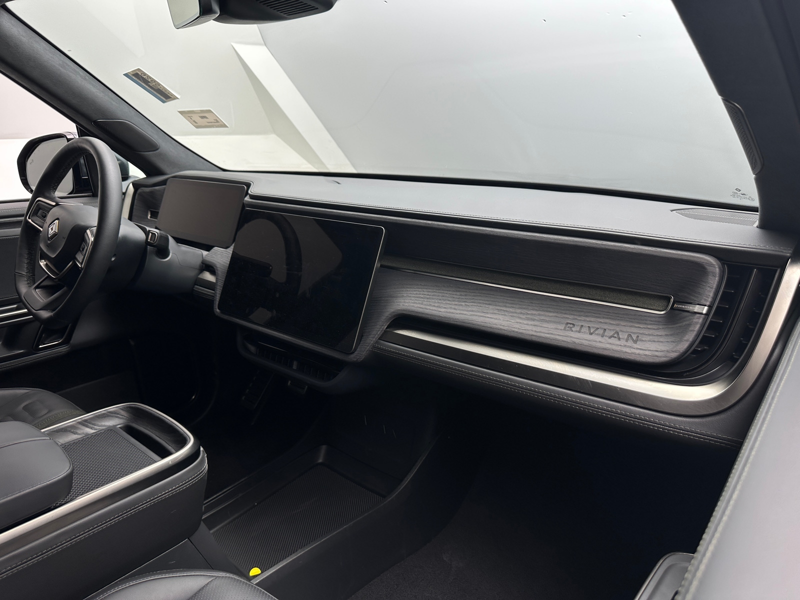 Thumbnail: 2023 Rivian R1S - 2
