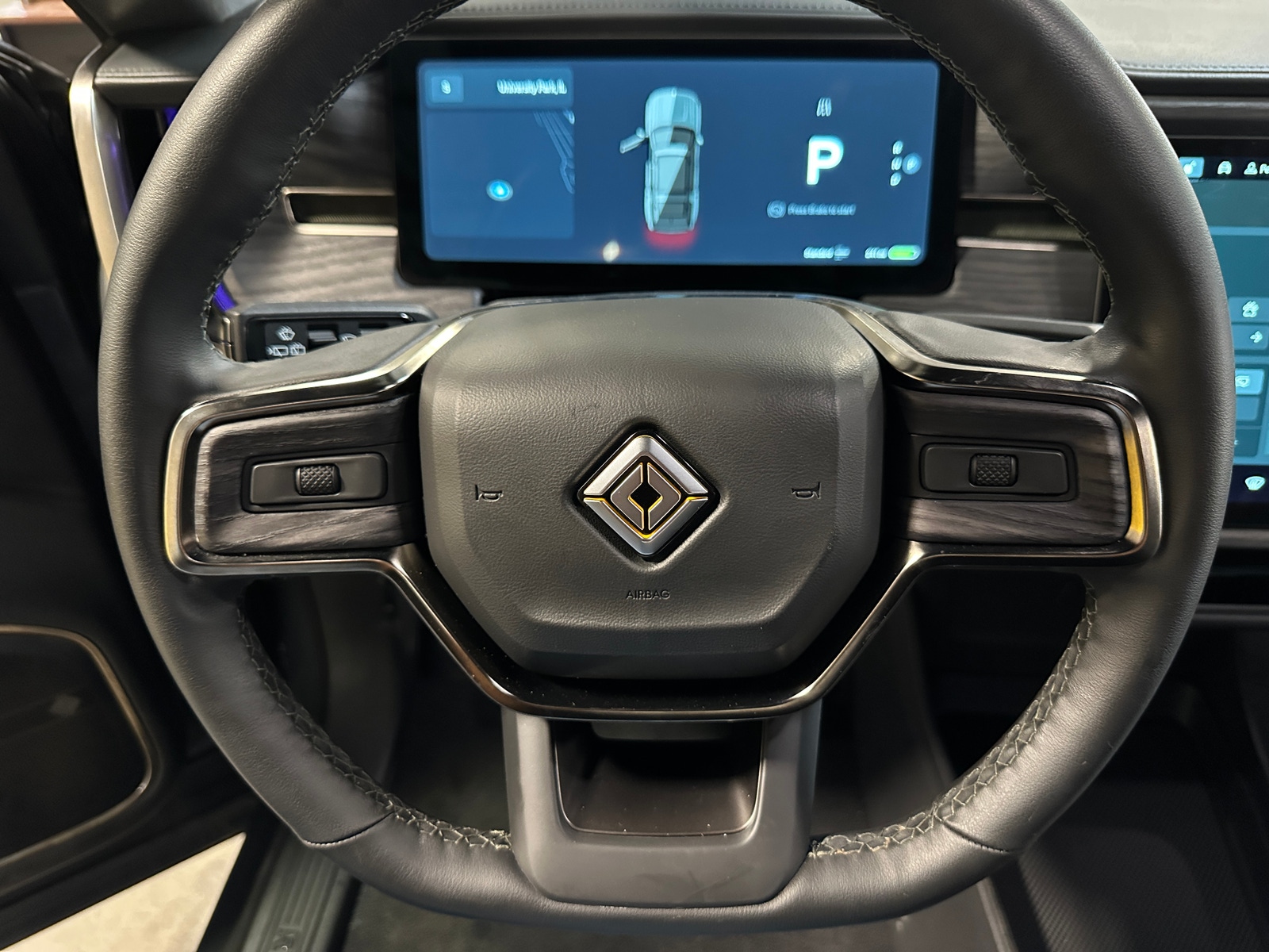 Thumbnail: 2023 Rivian R1S - 3