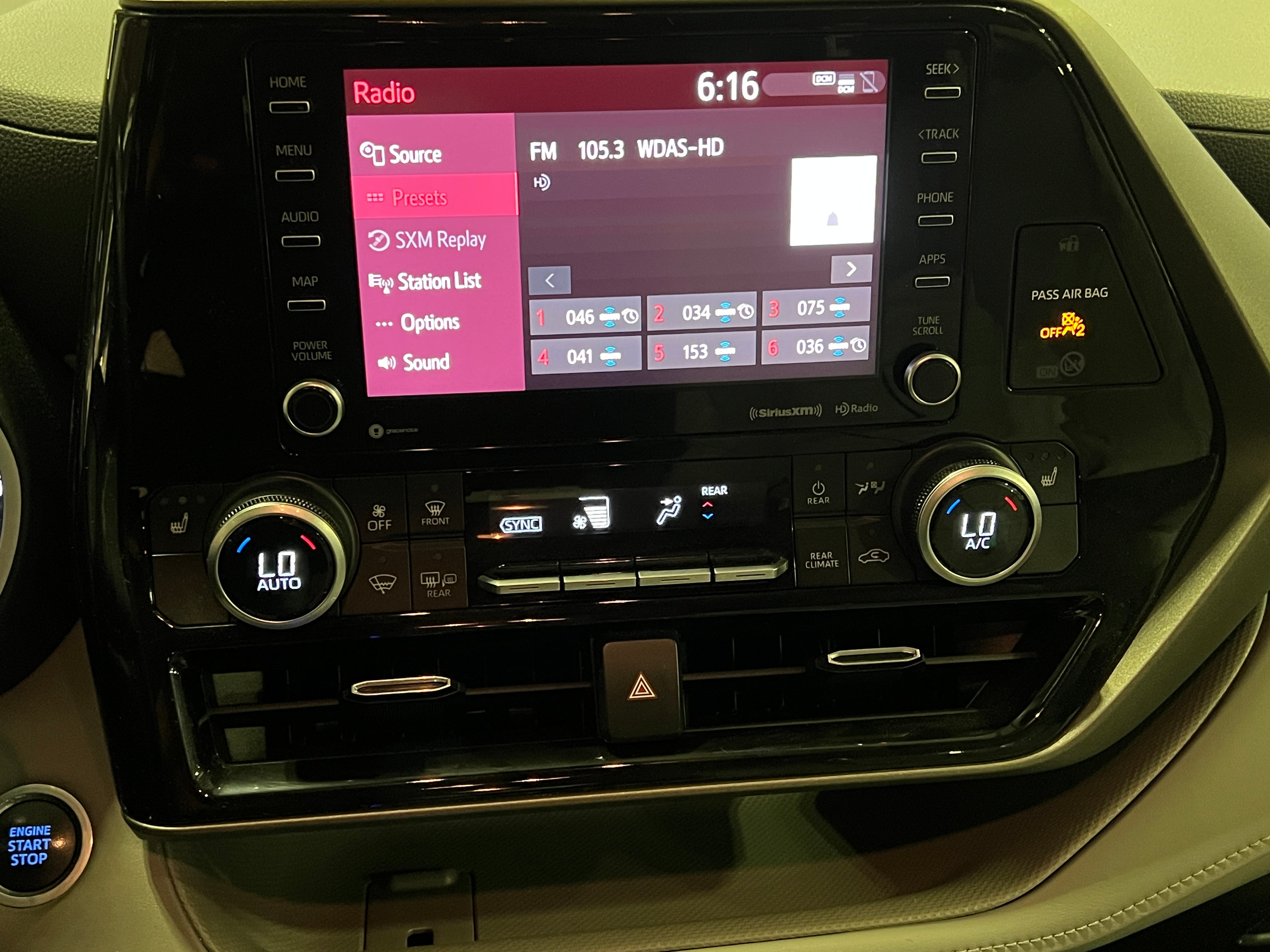2021 Toyota Highlander XLE 3