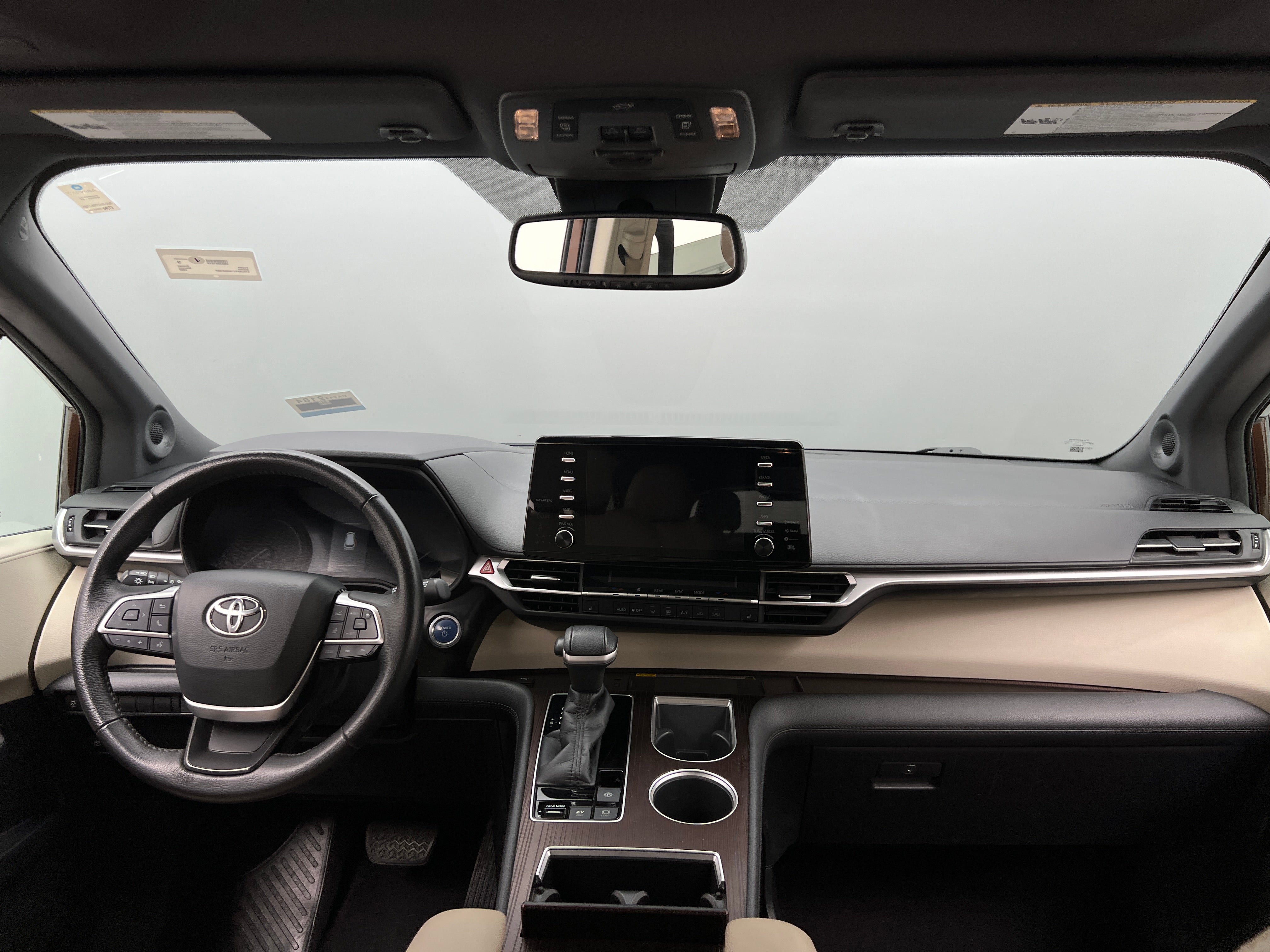 2022 Toyota Sienna XLE 2
