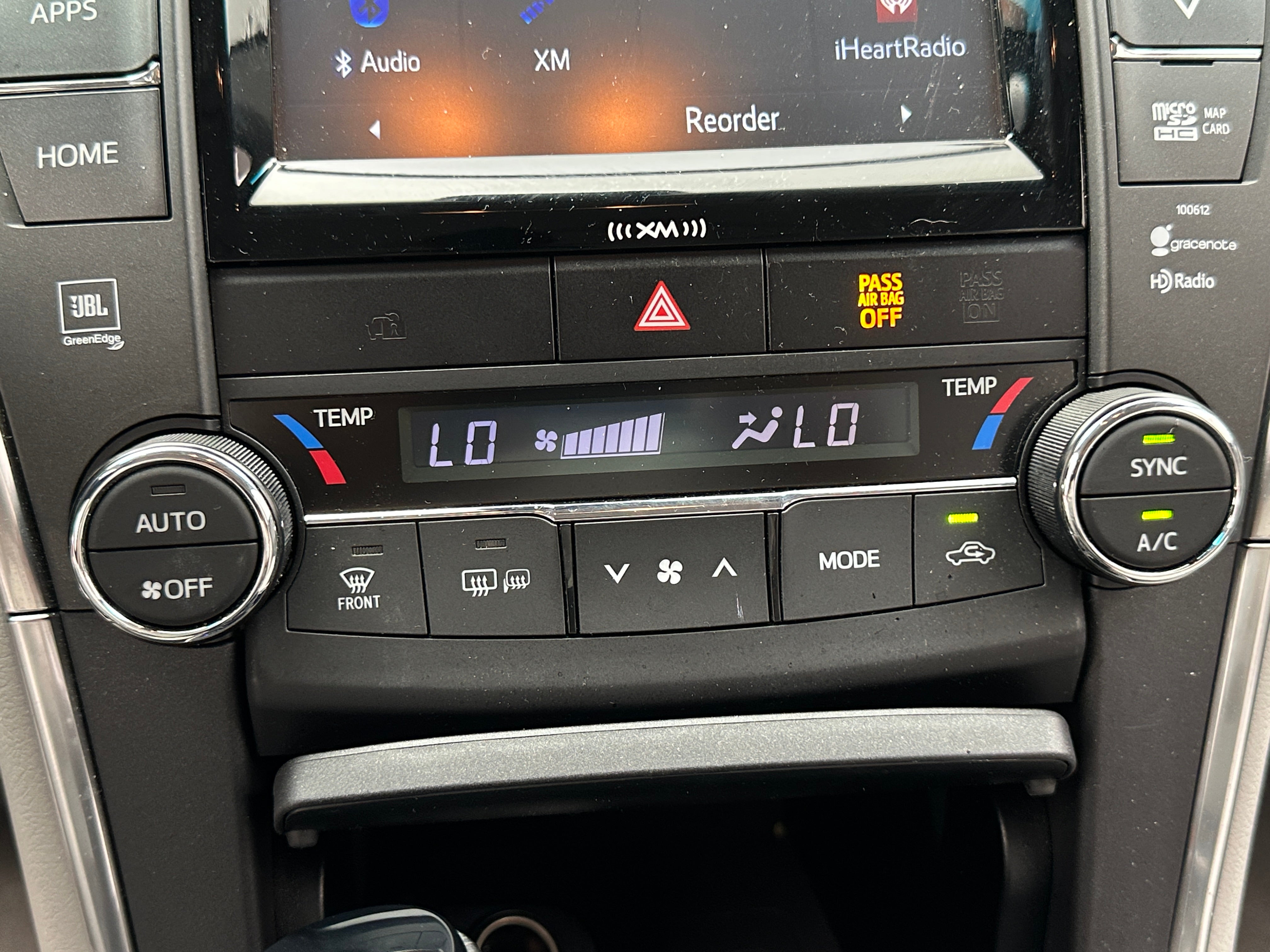 2017 Toyota Camry XLE 3