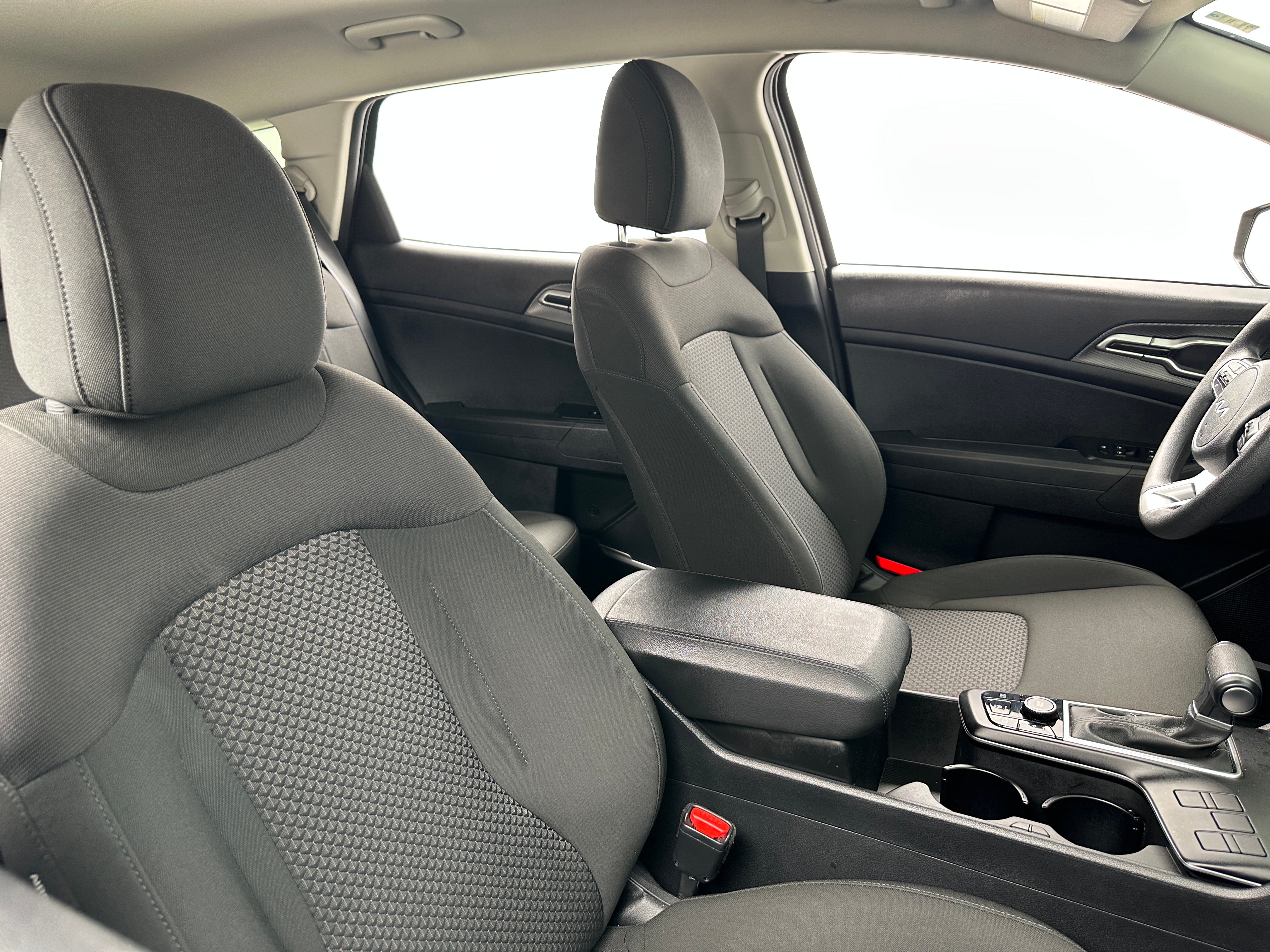 2024 Kia Sportage LX 2