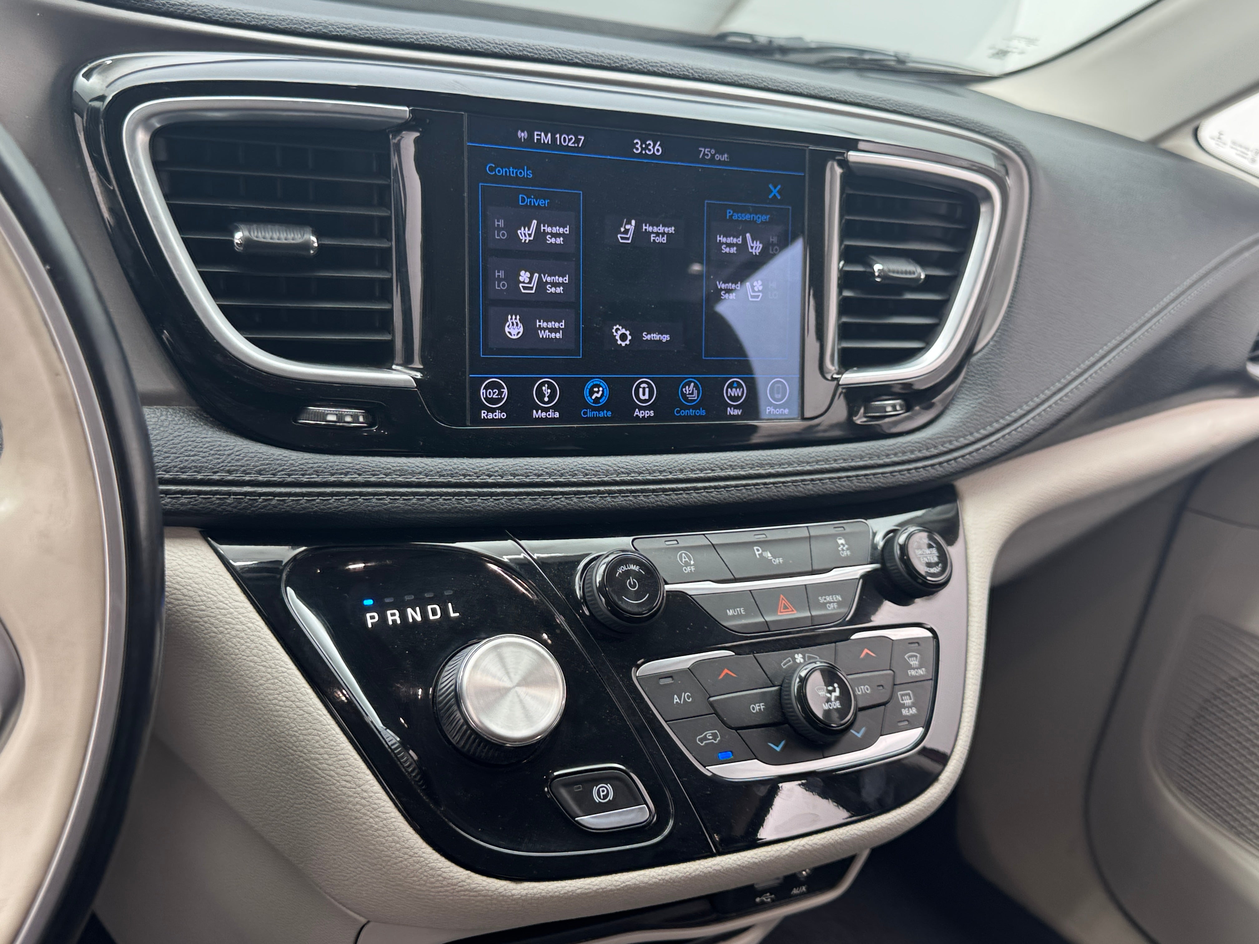 2018 Chrysler Pacifica Limited 3
