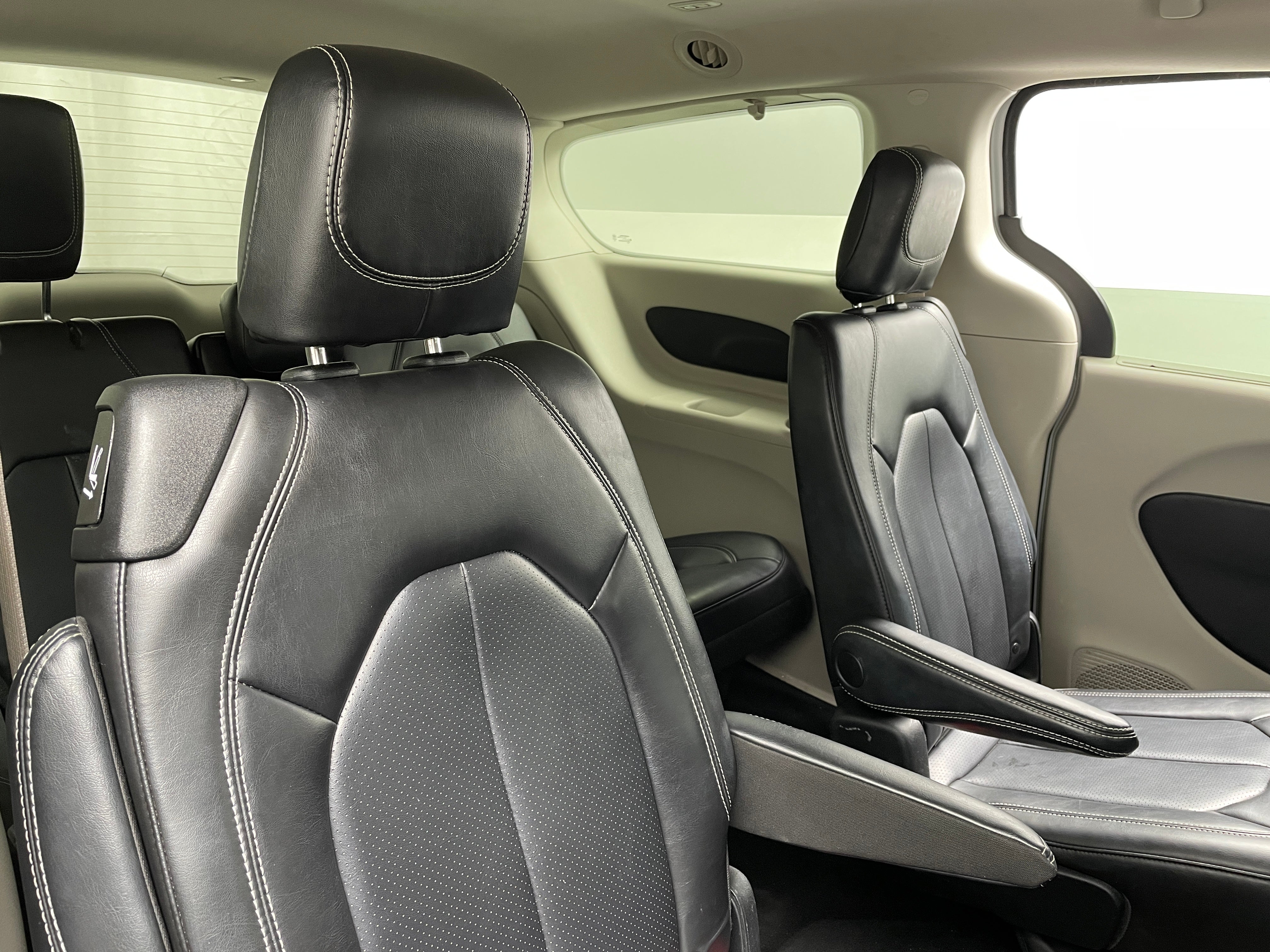 2023 Chrysler Pacifica Touring L 5