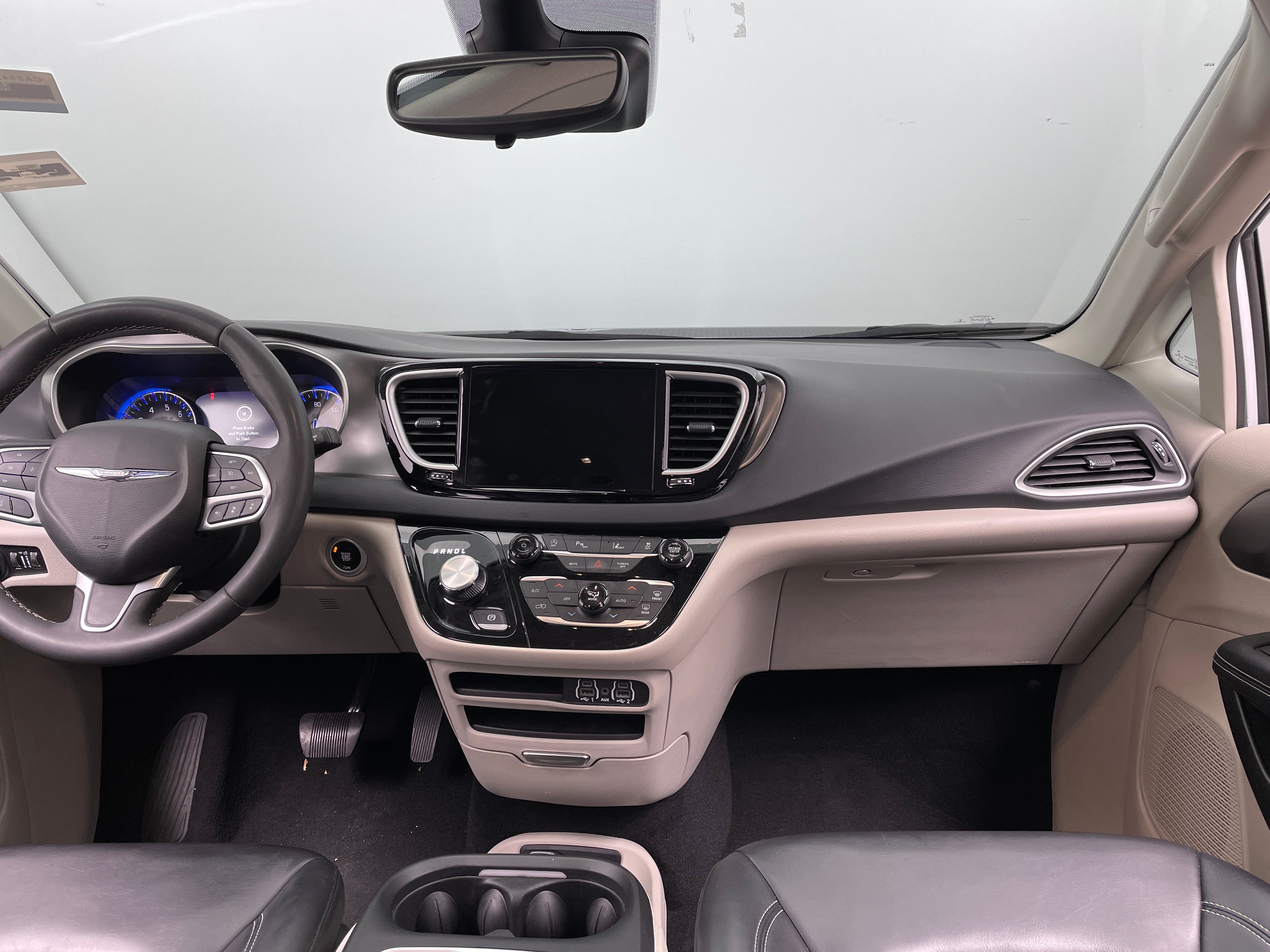 2023 Chrysler Pacifica Touring L 2