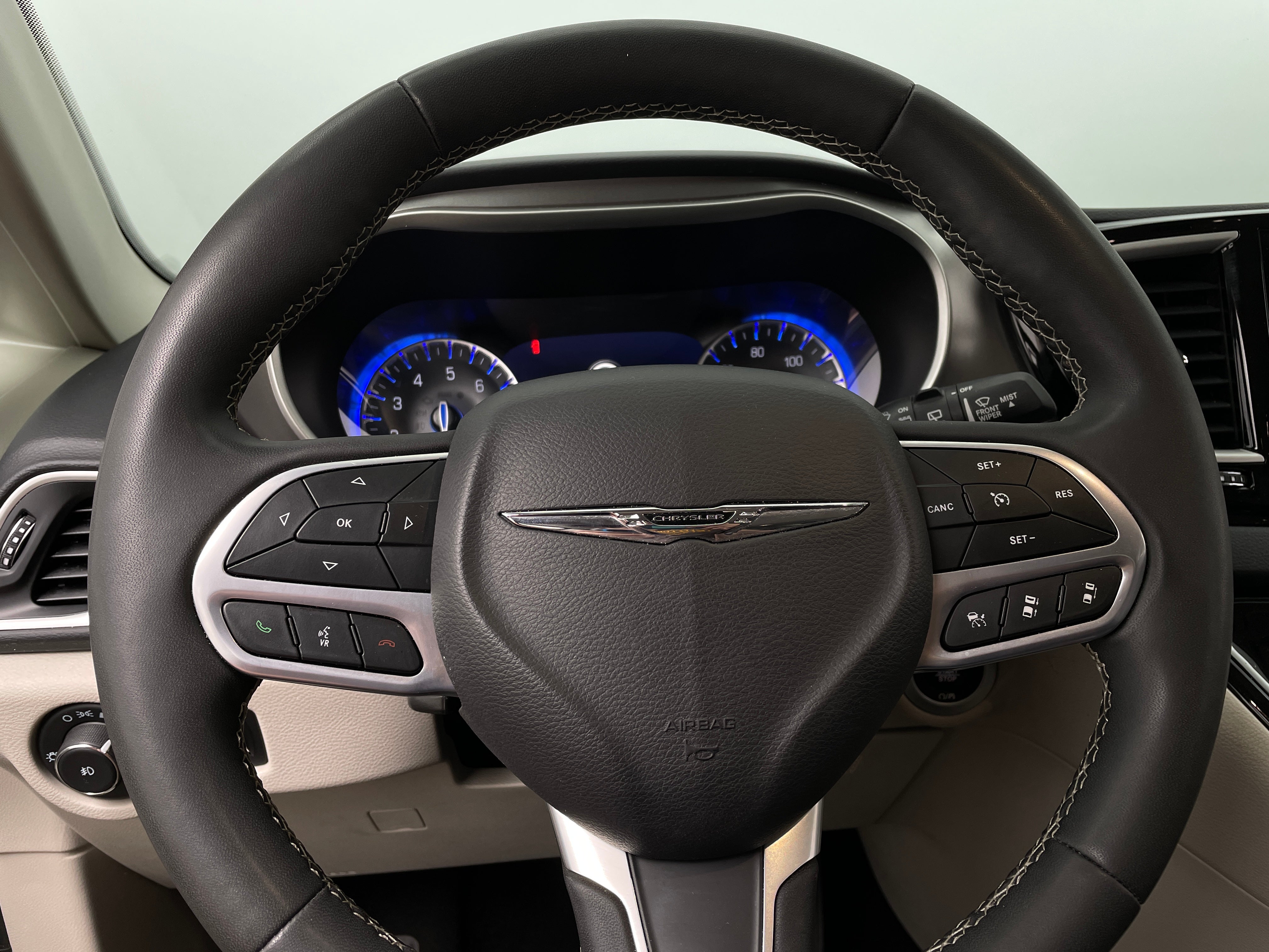 2023 Chrysler Pacifica Touring L 4