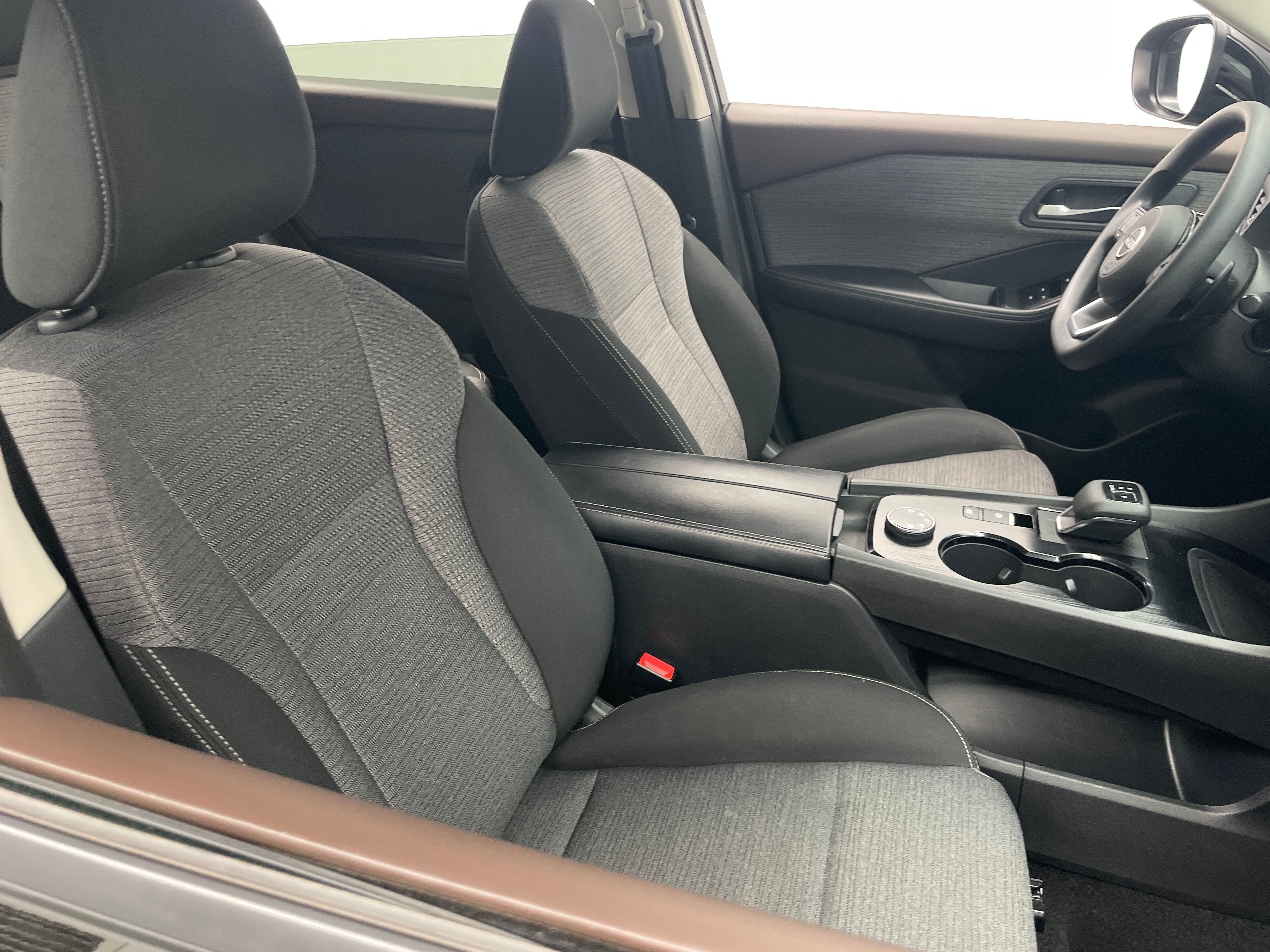 2023 Nissan Rogue SV 2
