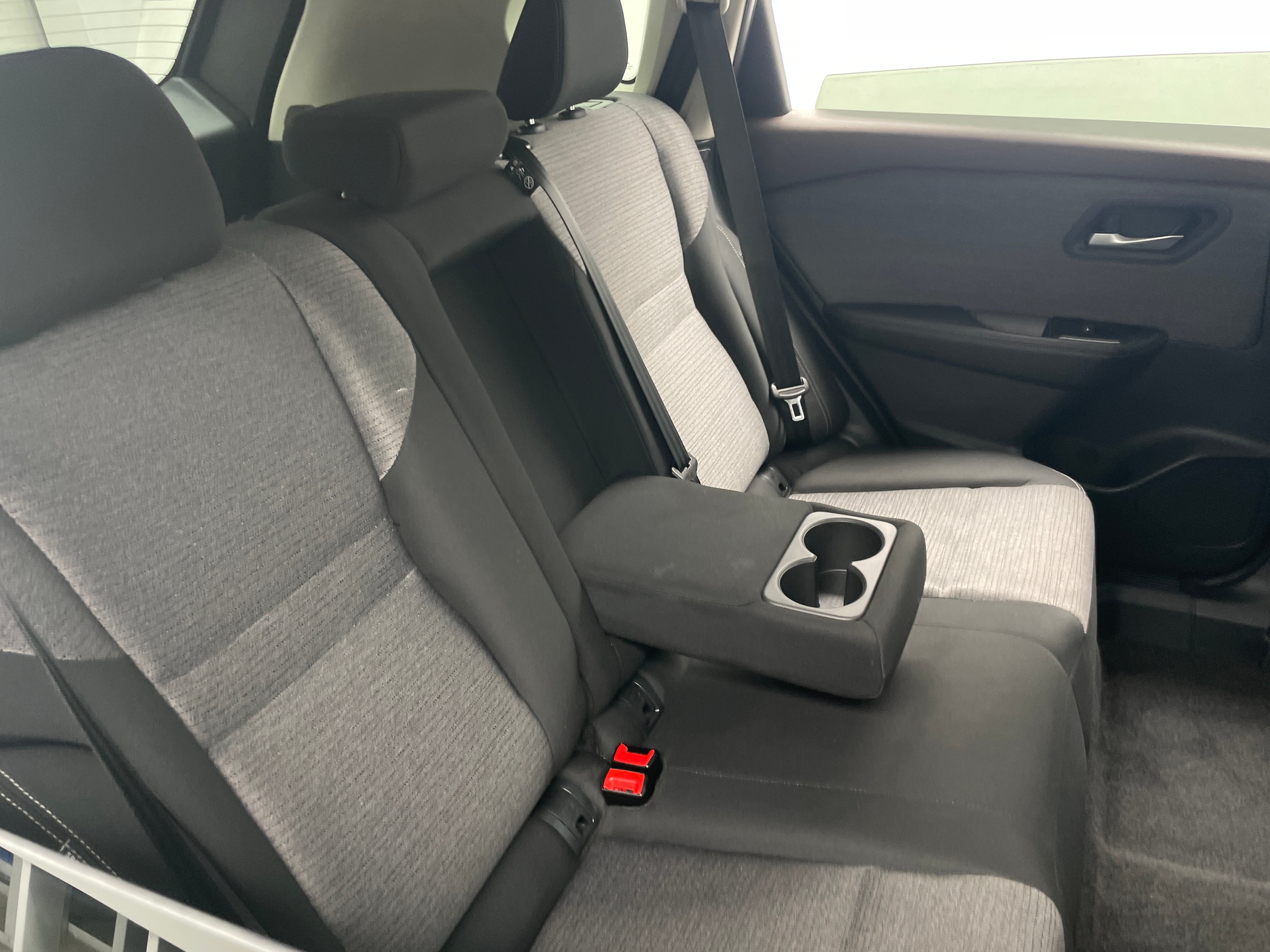 2023 Nissan Rogue SV 6