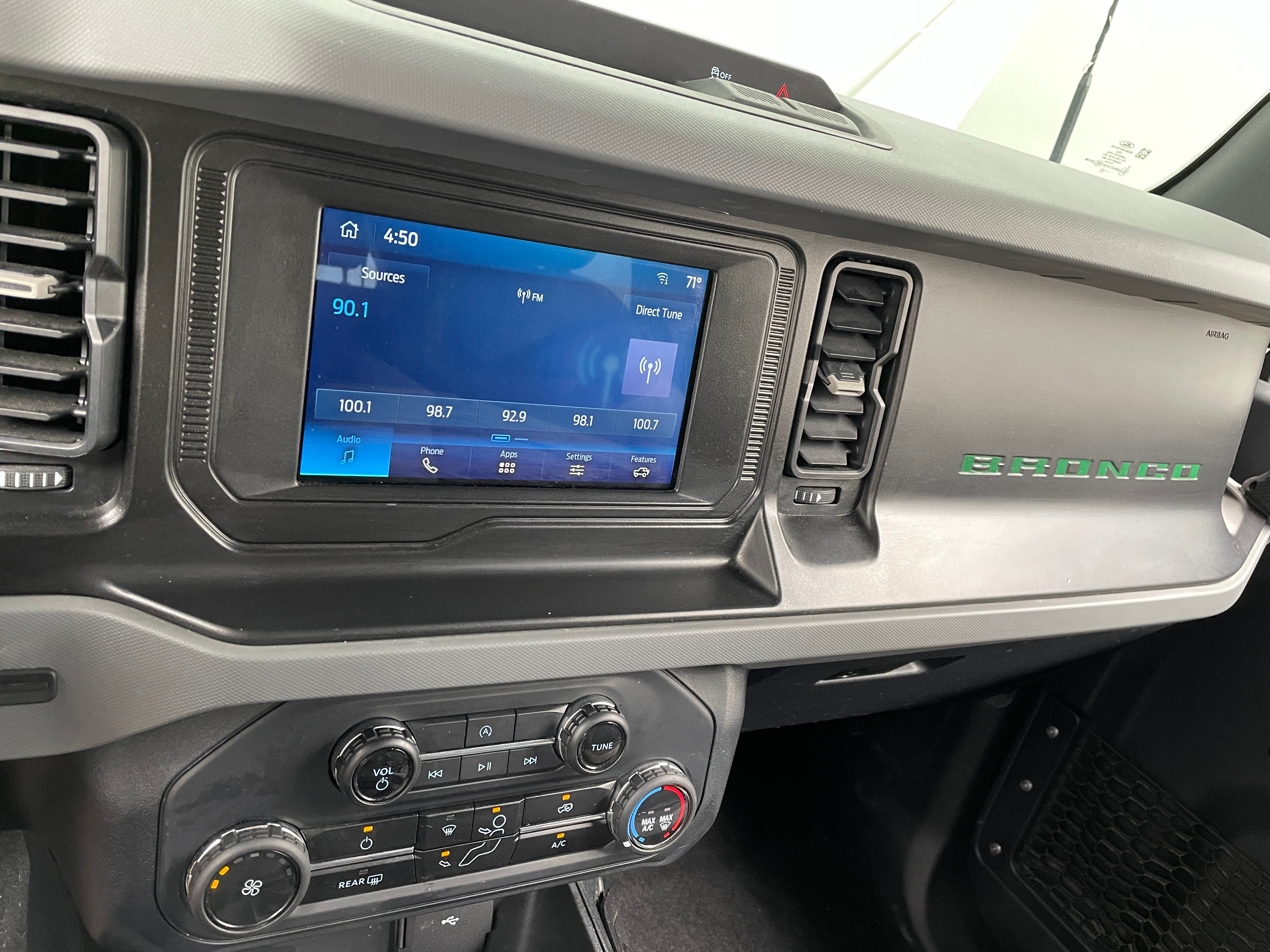 2023 Ford Bronco Base 3