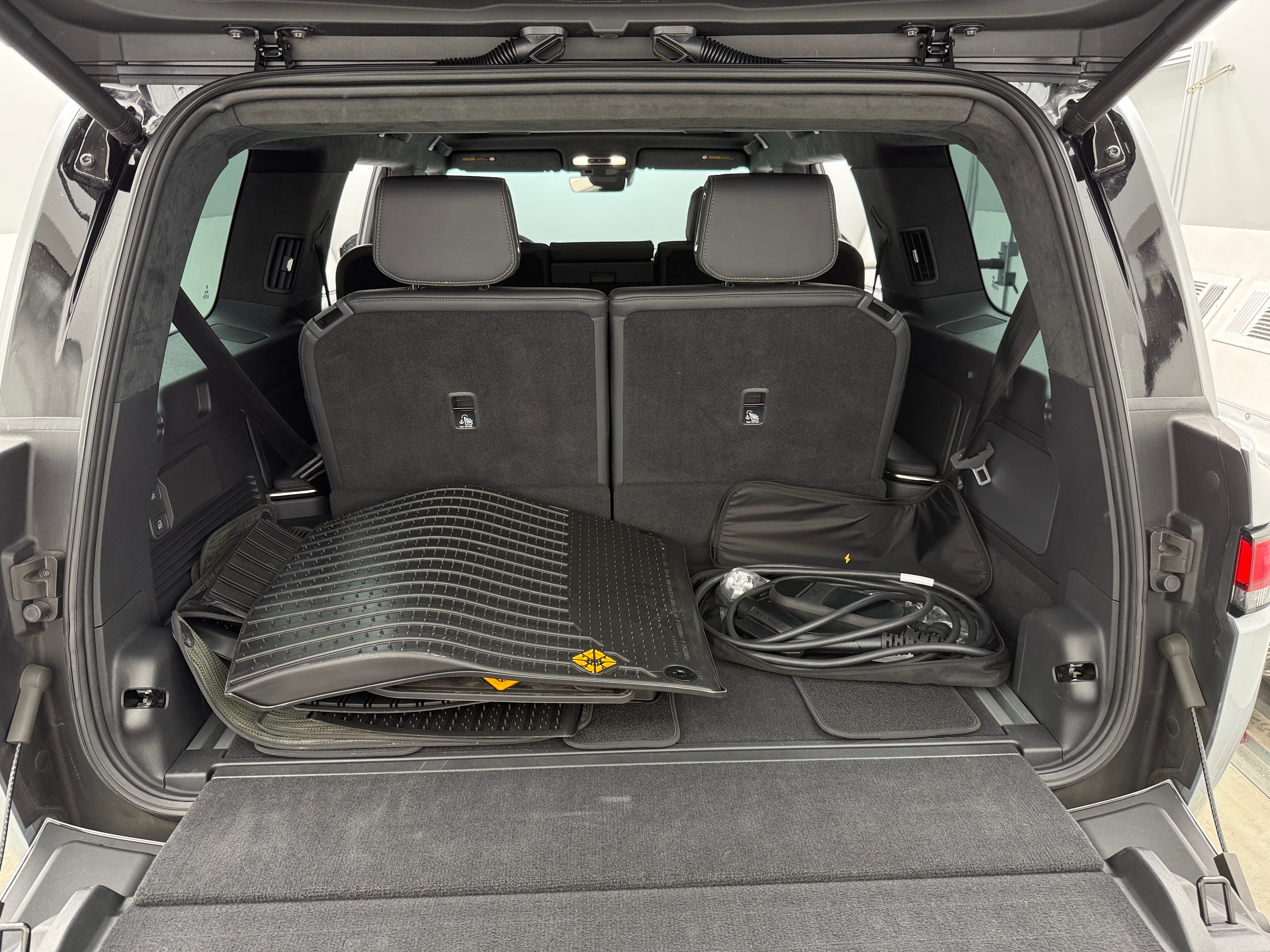 2022 Rivian R1S Launch Edition 6