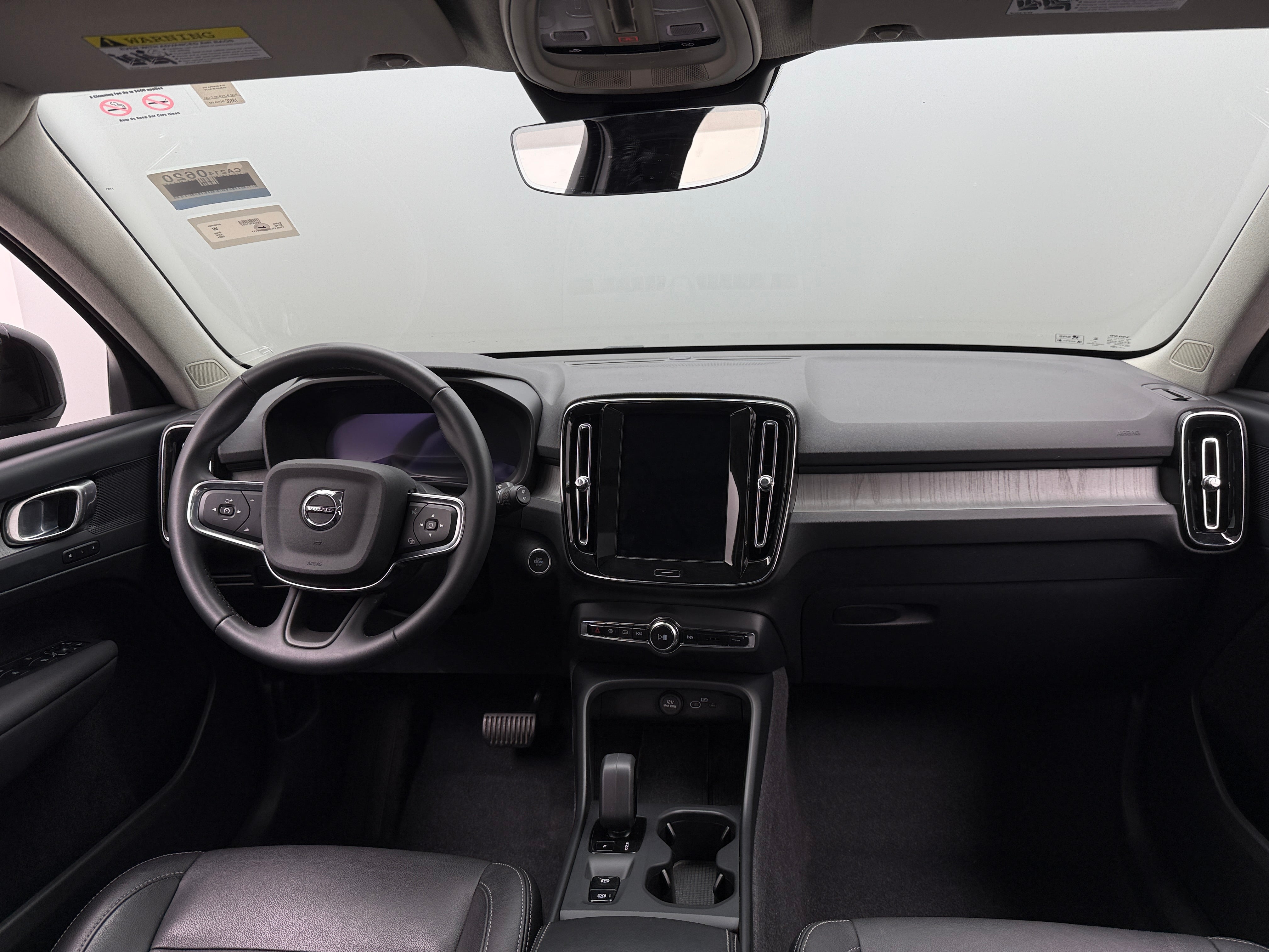 2024 Volvo XC40 B5 Core 2