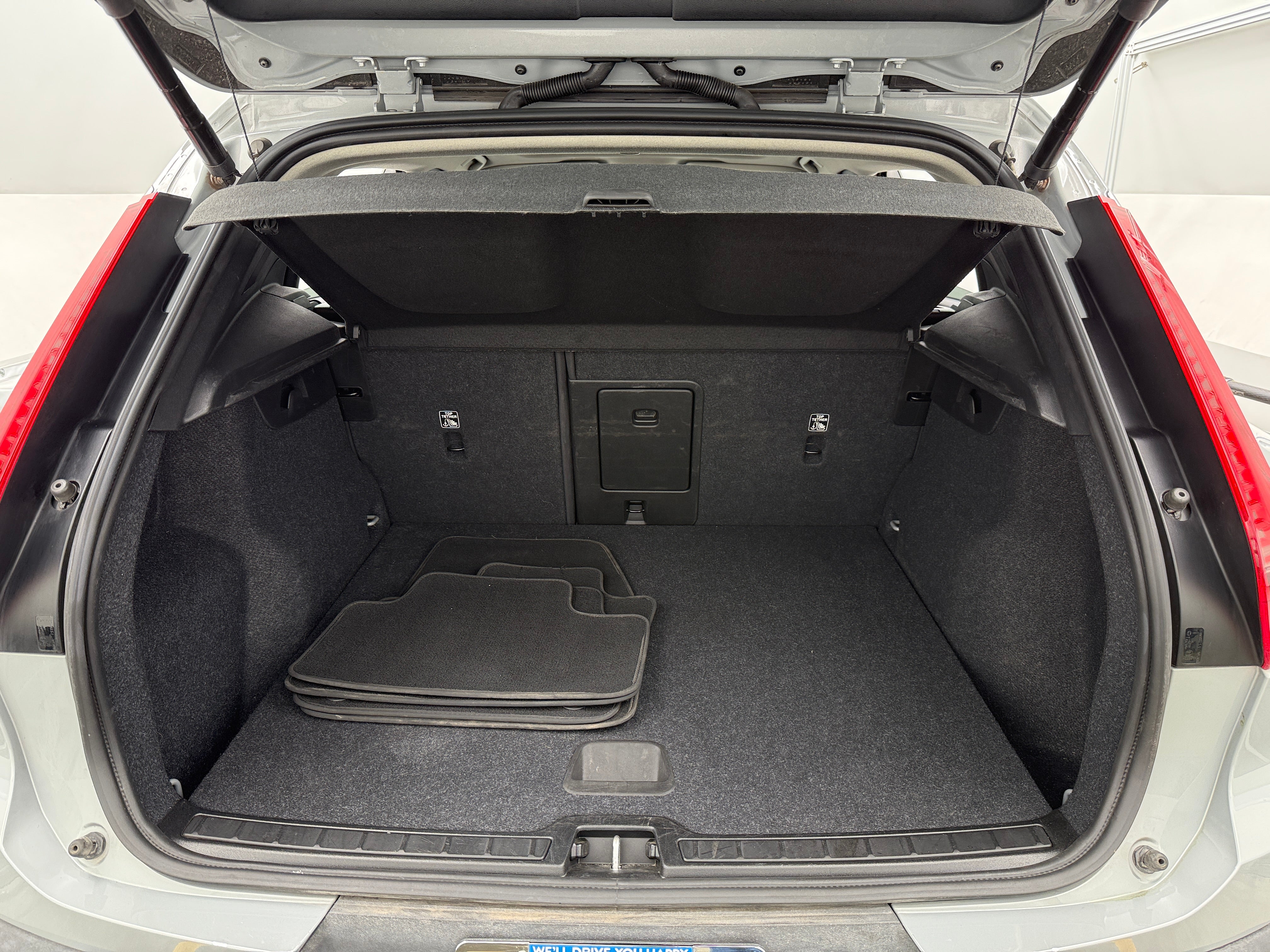 2024 Volvo XC40 B5 Core 6