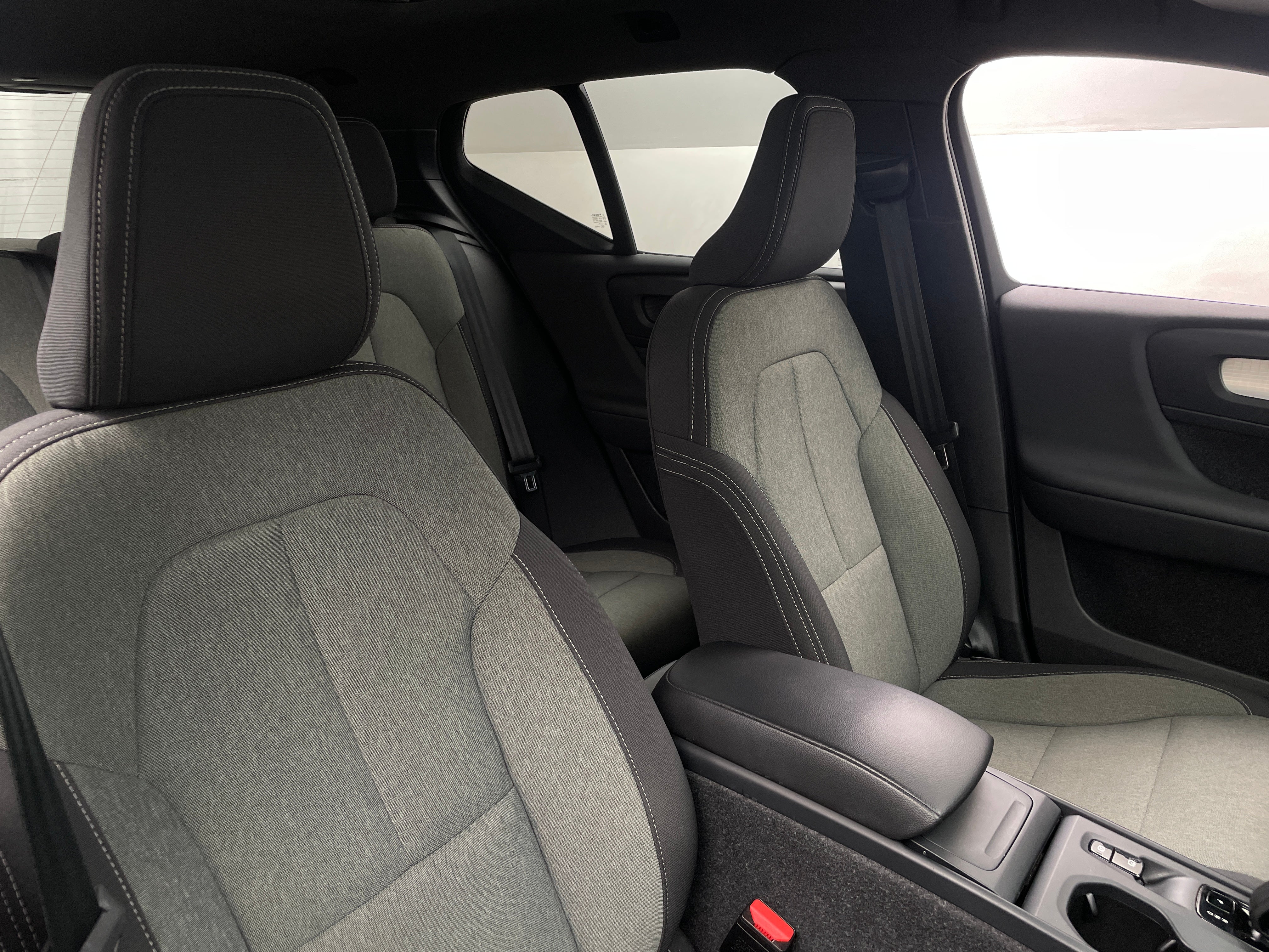 2024 Volvo XC40 B5 Core 2