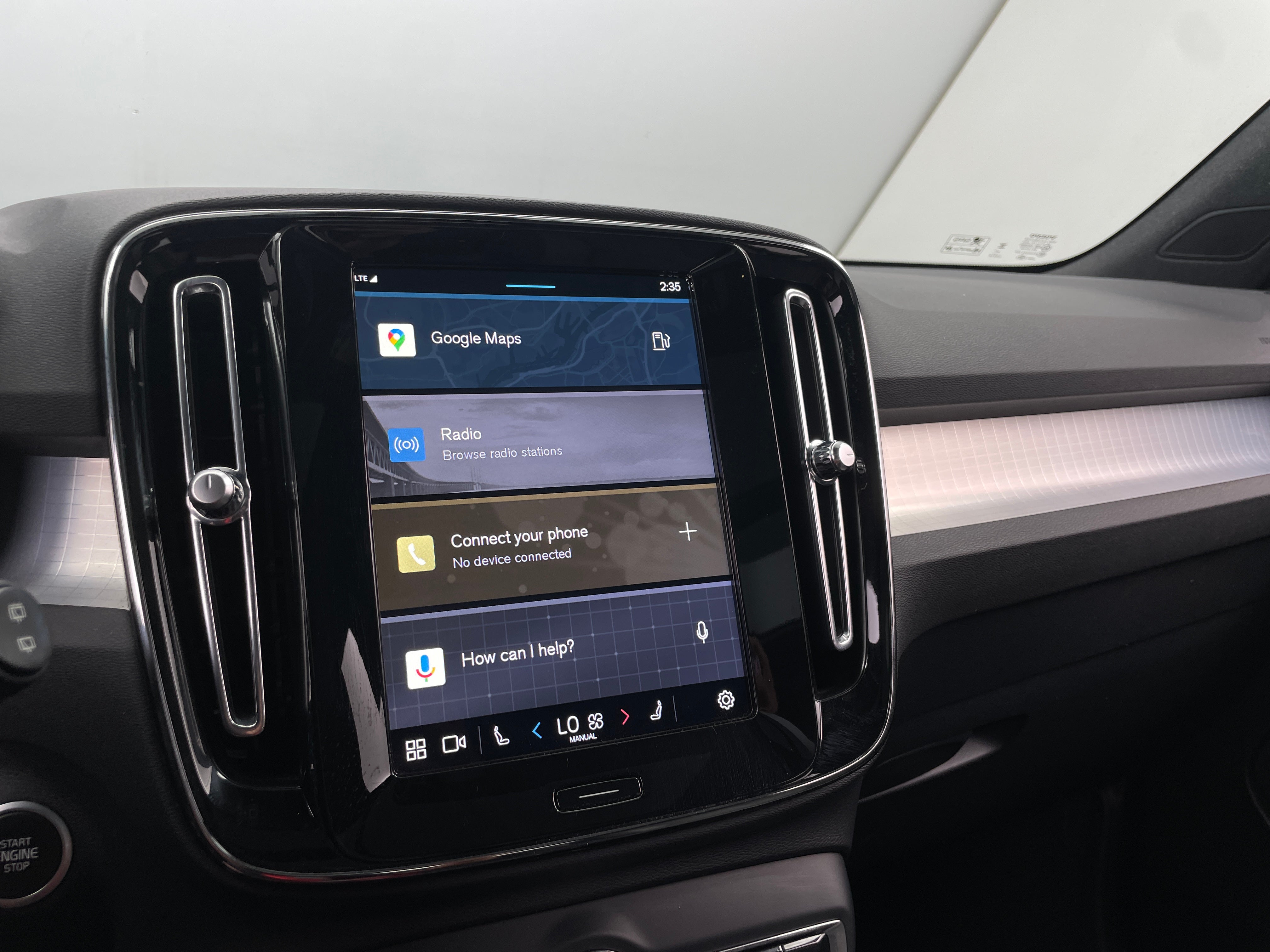 2024 Volvo XC40 B5 Core 4
