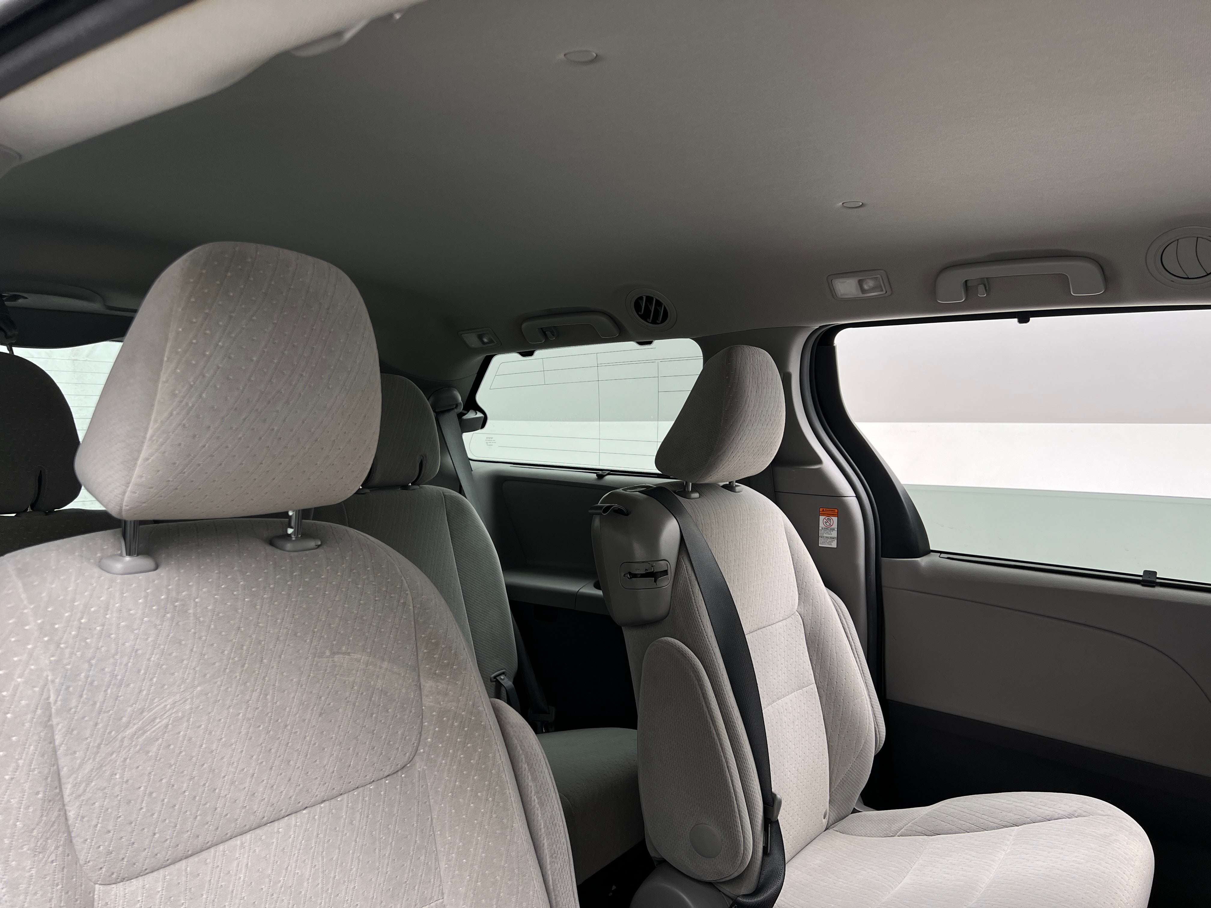 2016 Toyota Sienna LE 6
