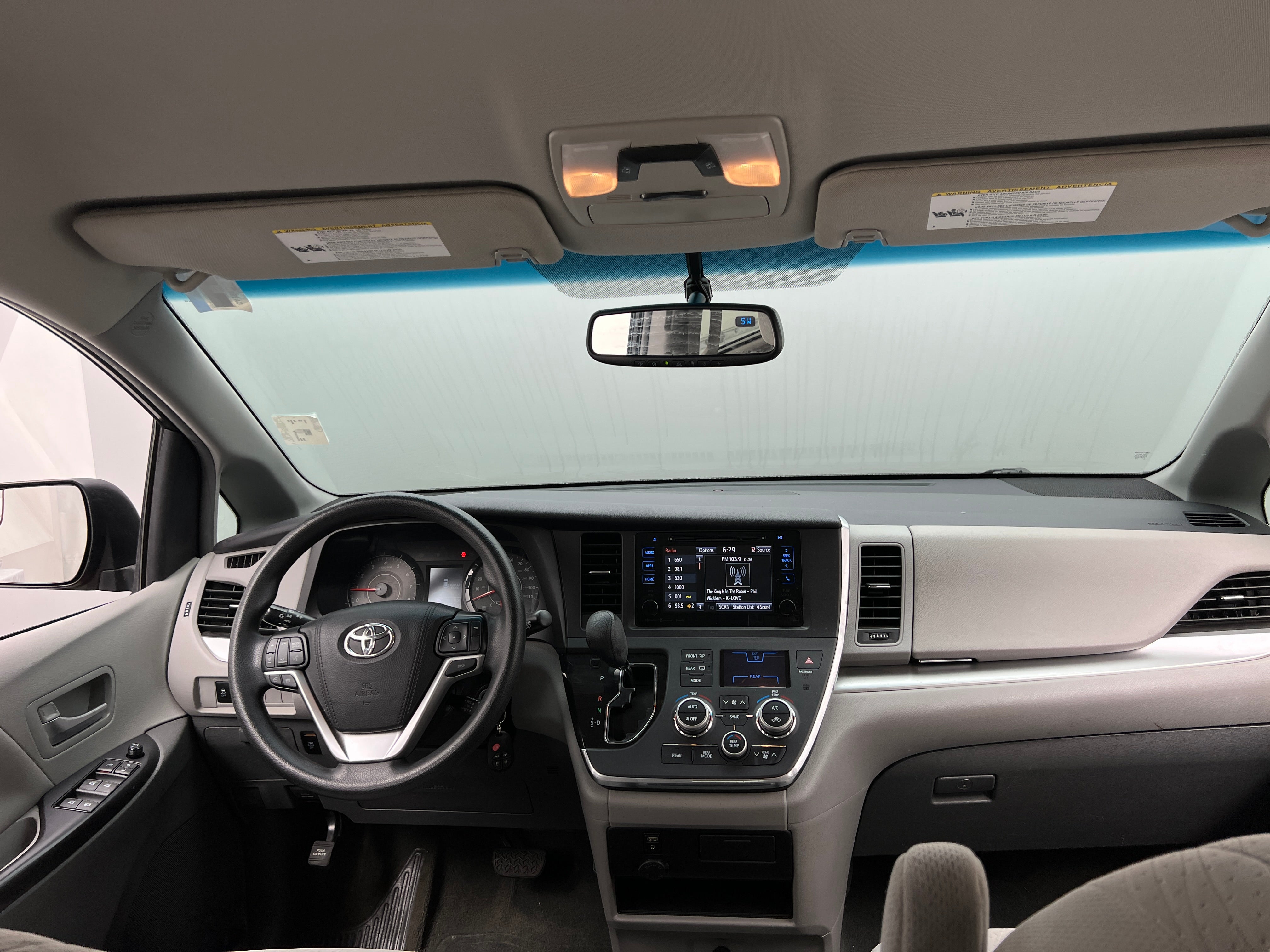 2016 Toyota Sienna LE 3