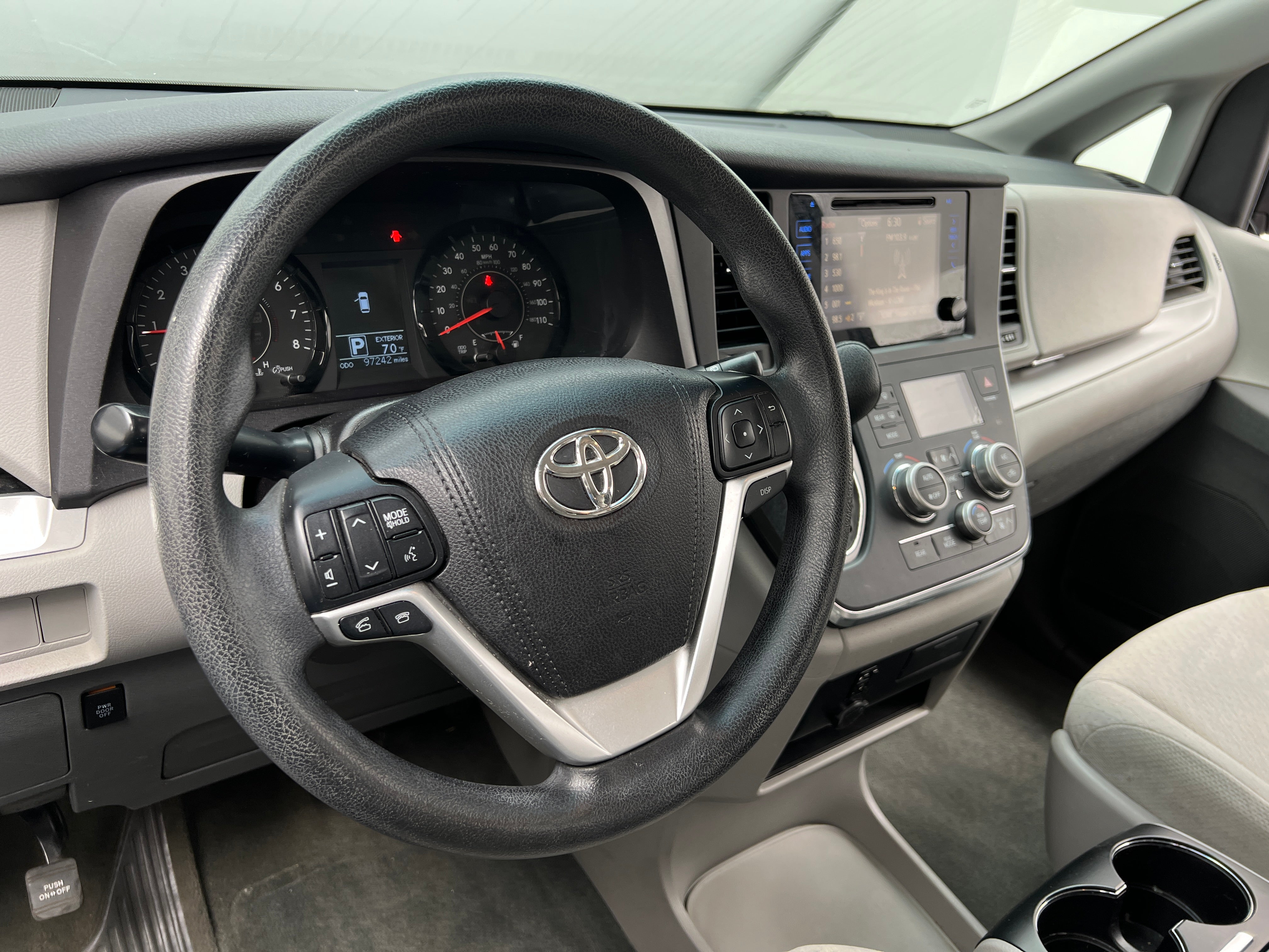 2016 Toyota Sienna LE 5
