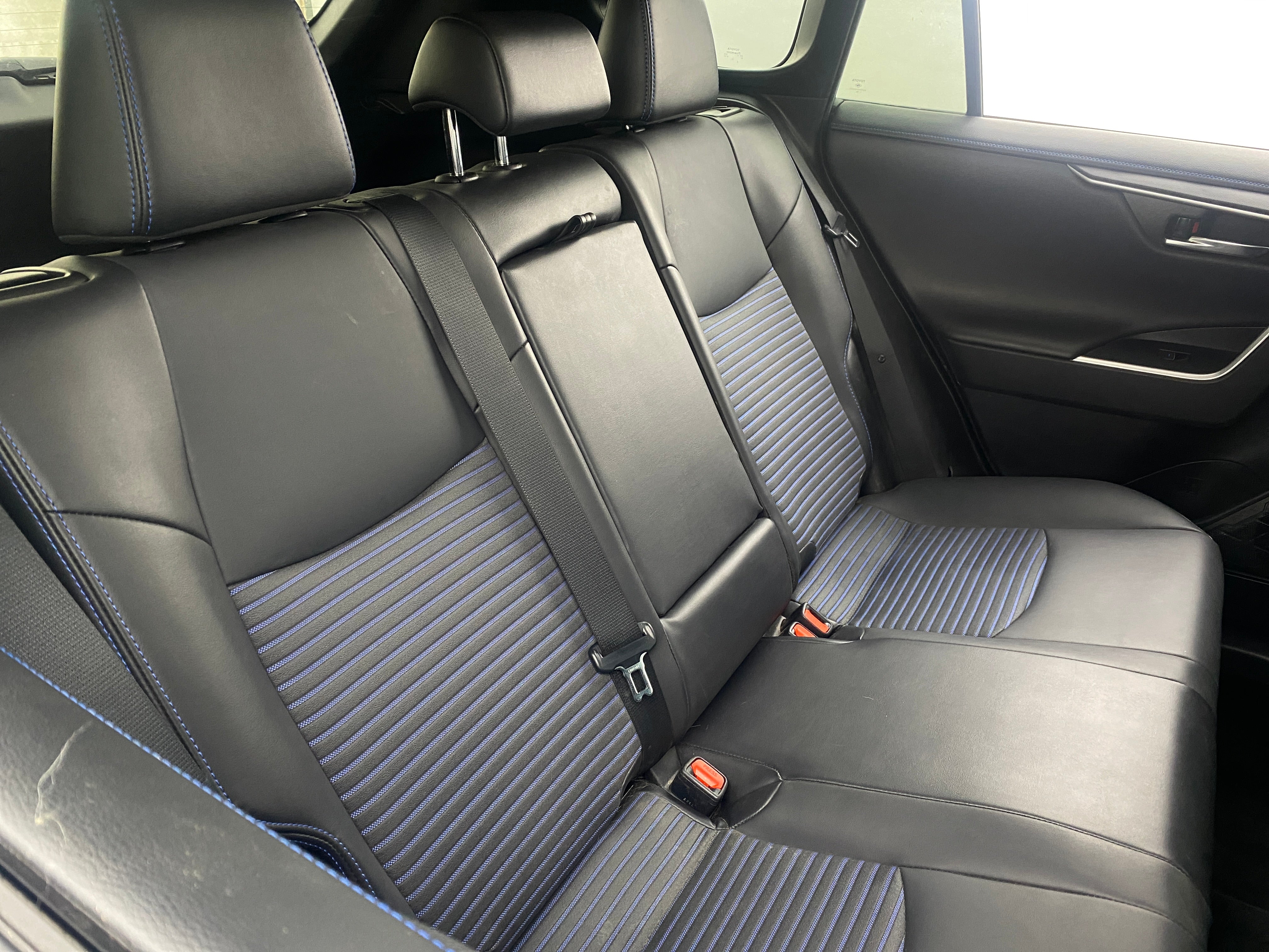 2022 Toyota RAV4 XSE 5