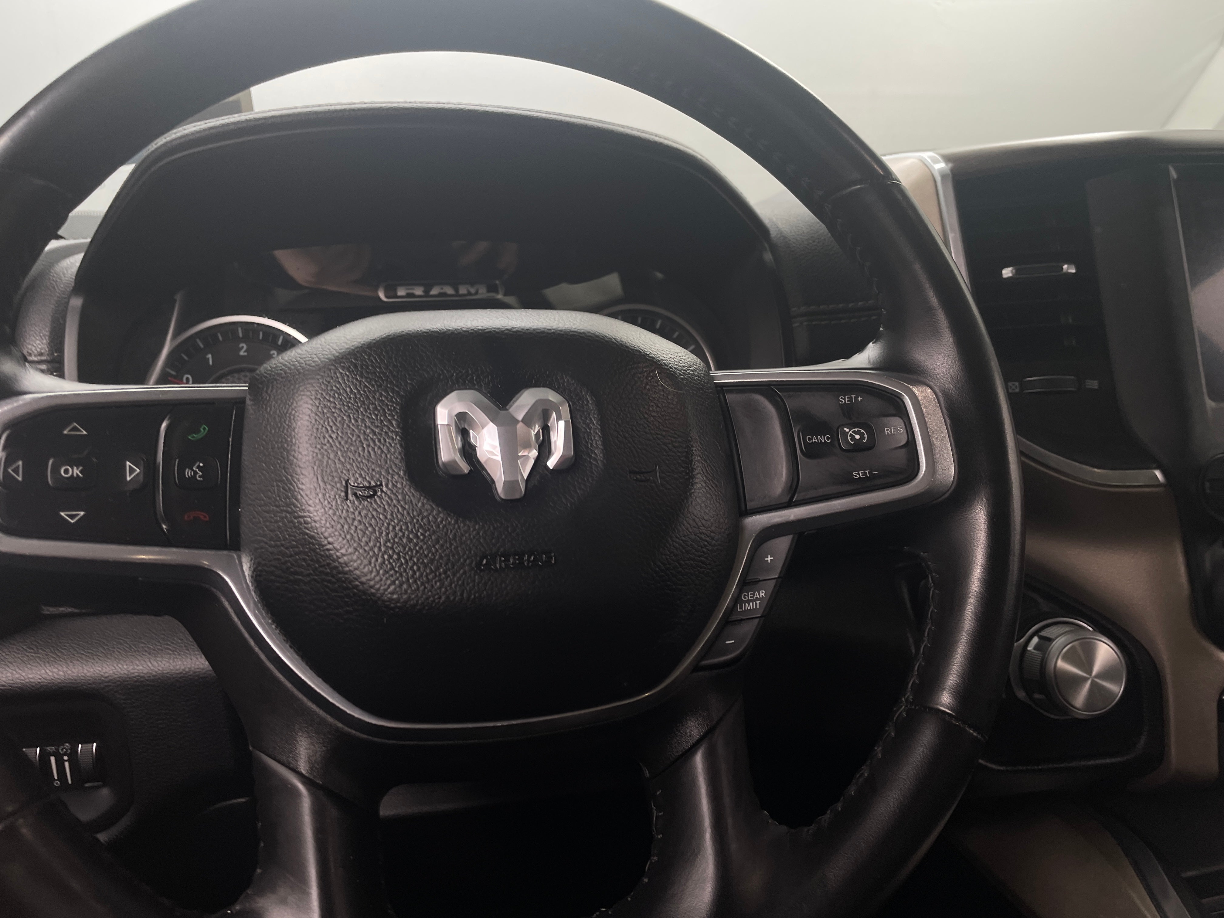 2022 RAM 1500 Laramie 4
