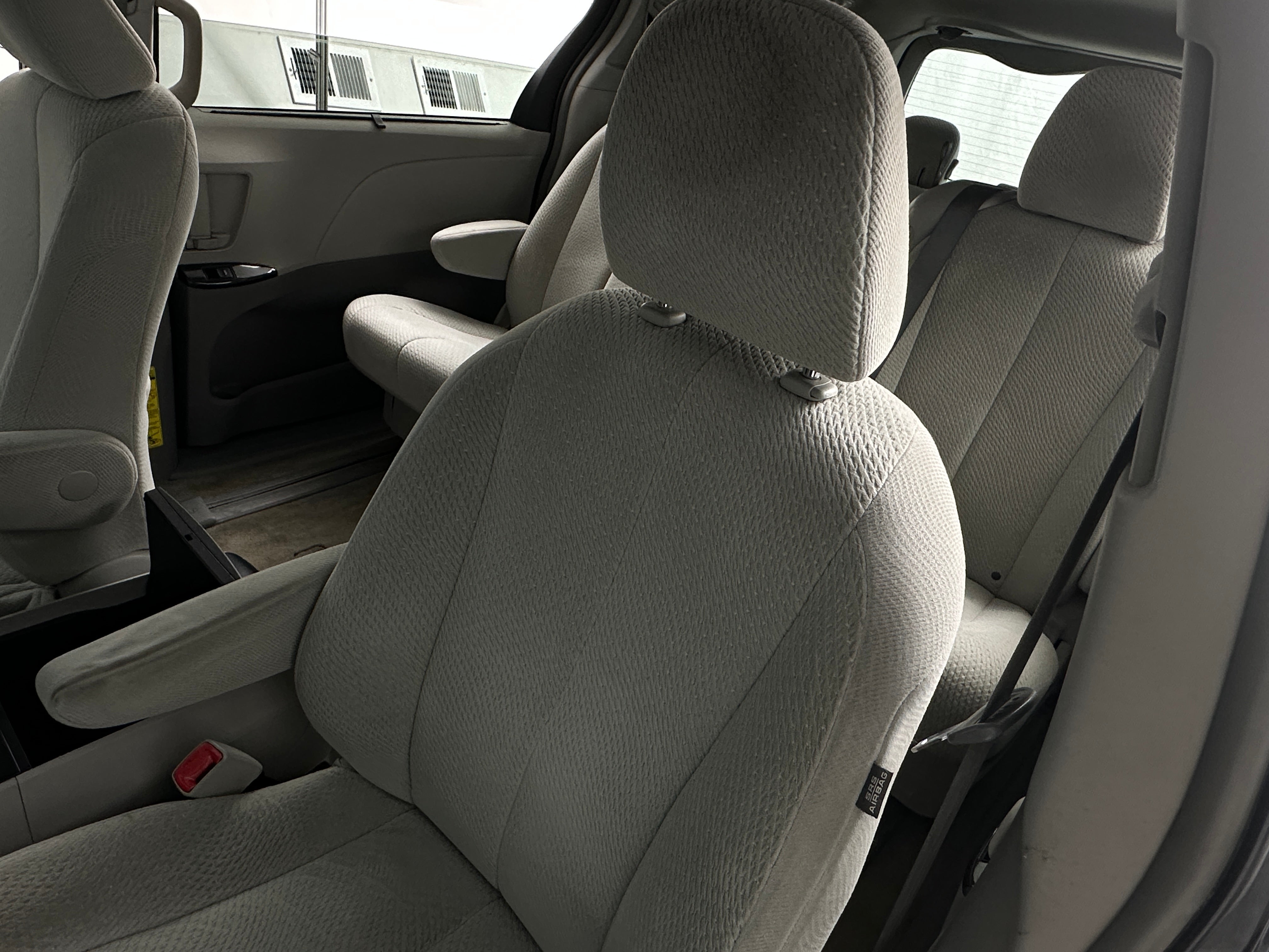 2014 Toyota Sienna LE 2