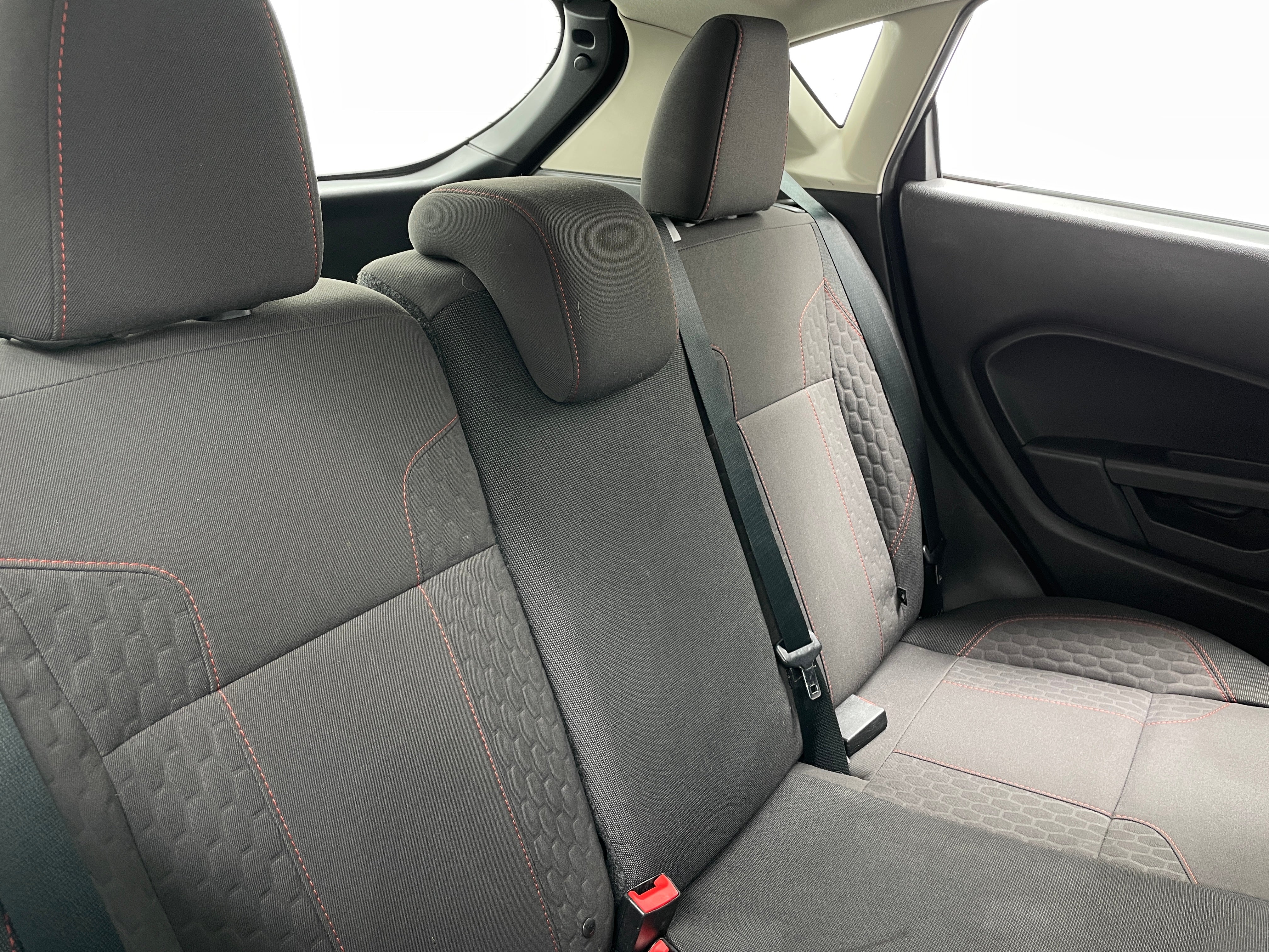 2016 Ford Fiesta SE 6