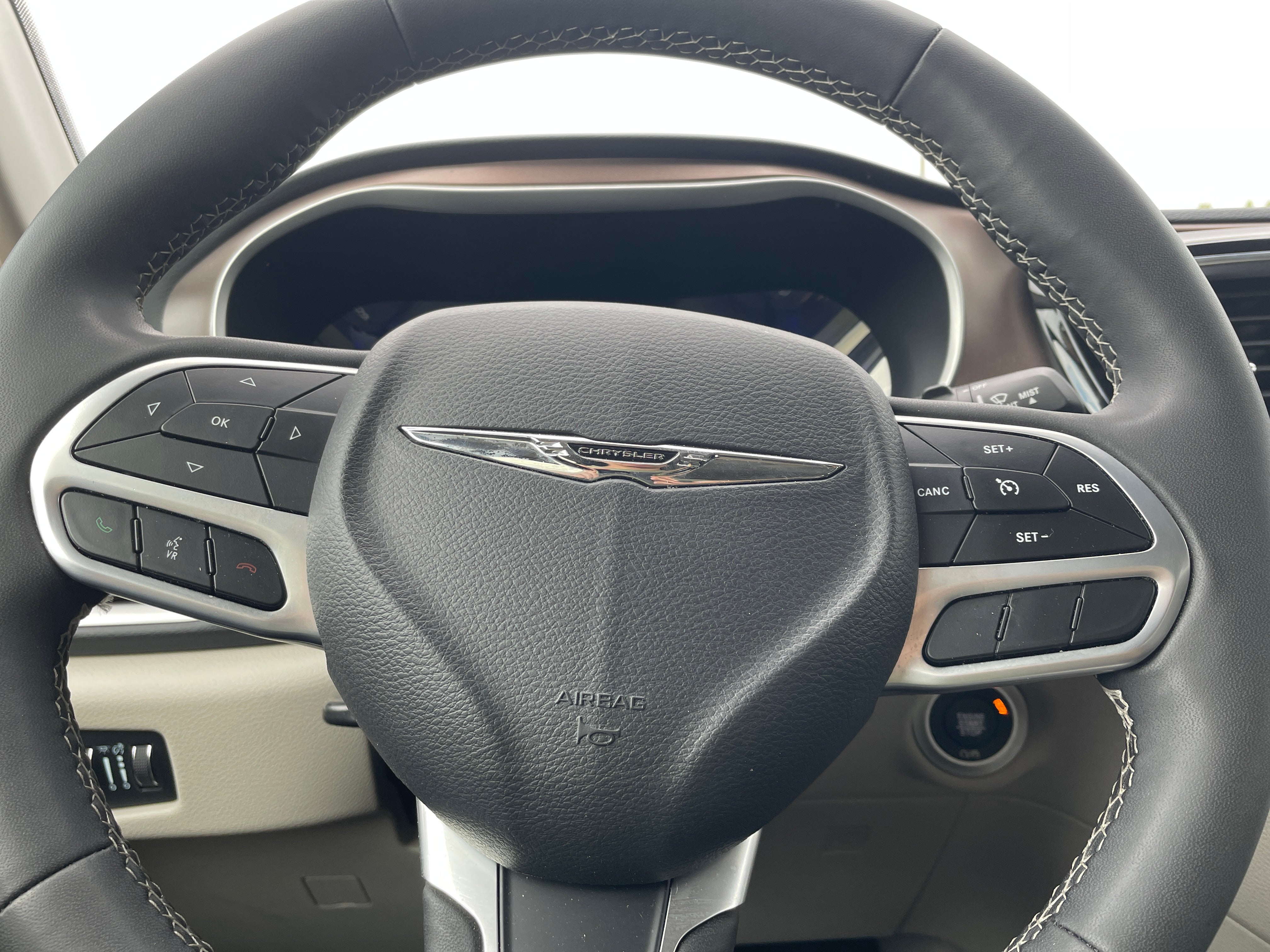 2023 Chrysler Voyager LX 5