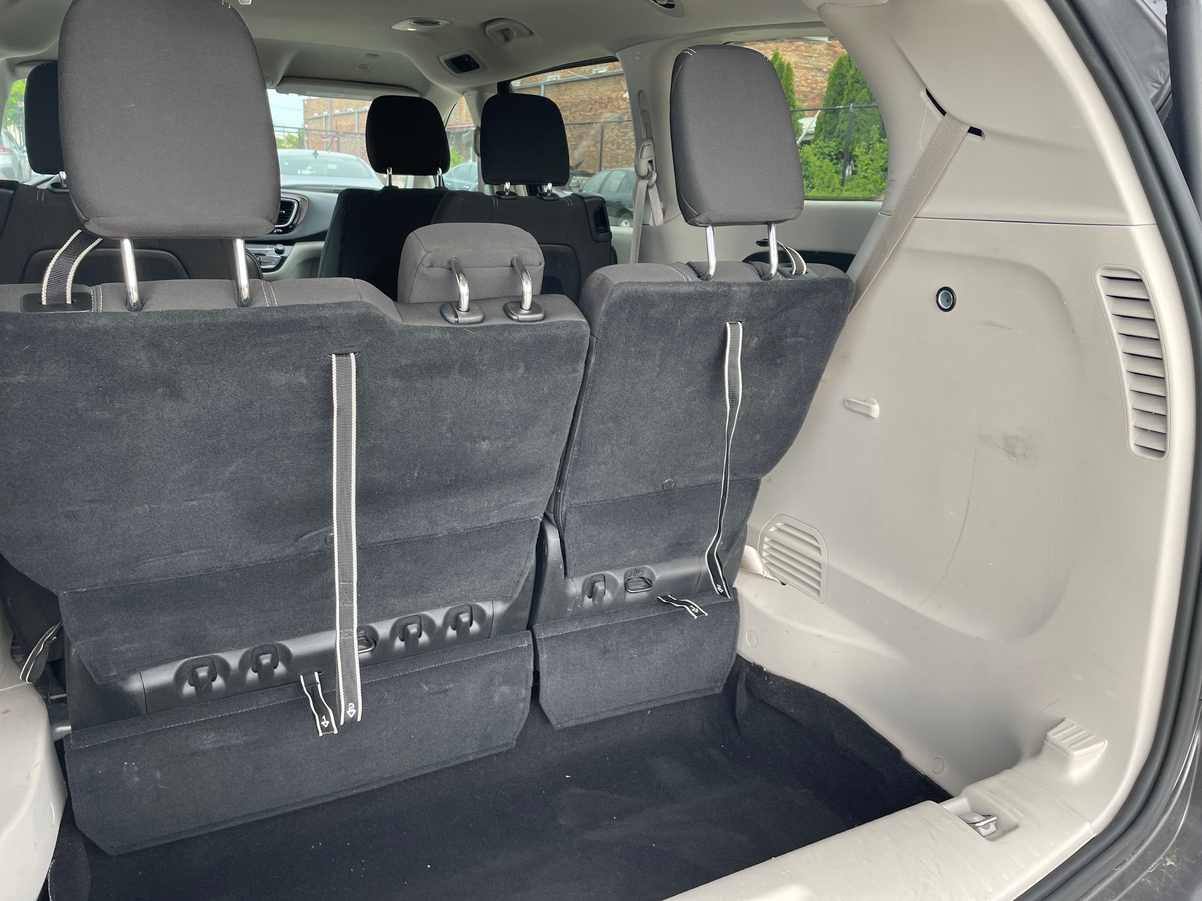 2023 Chrysler Voyager LX 7