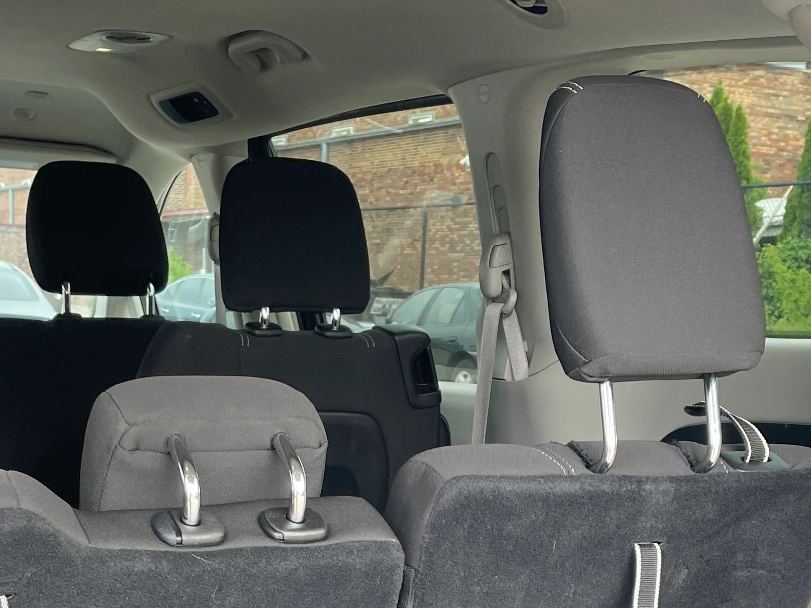 2023 Chrysler Voyager LX 6