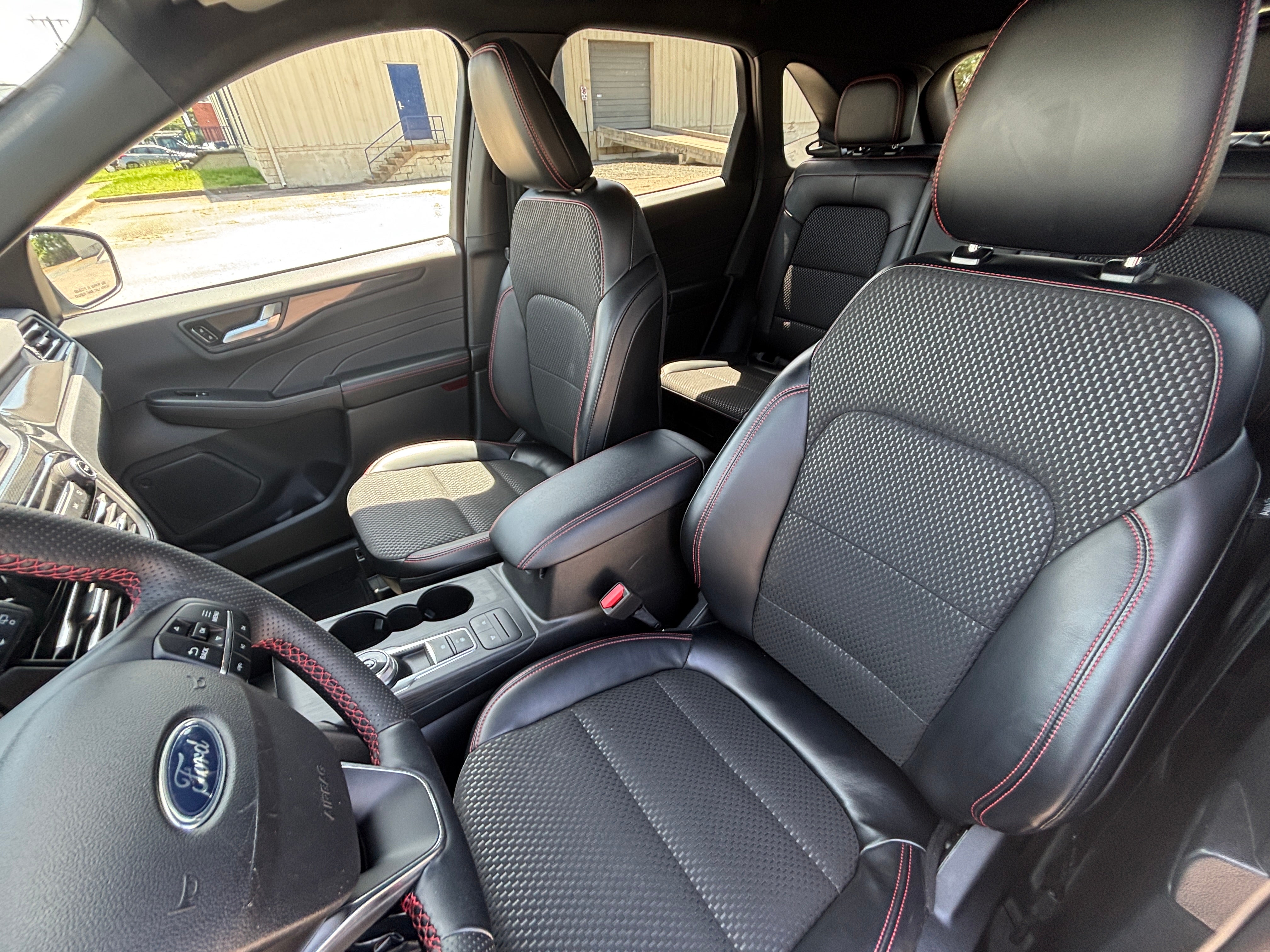 2024 Ford Escape ST-Line 2