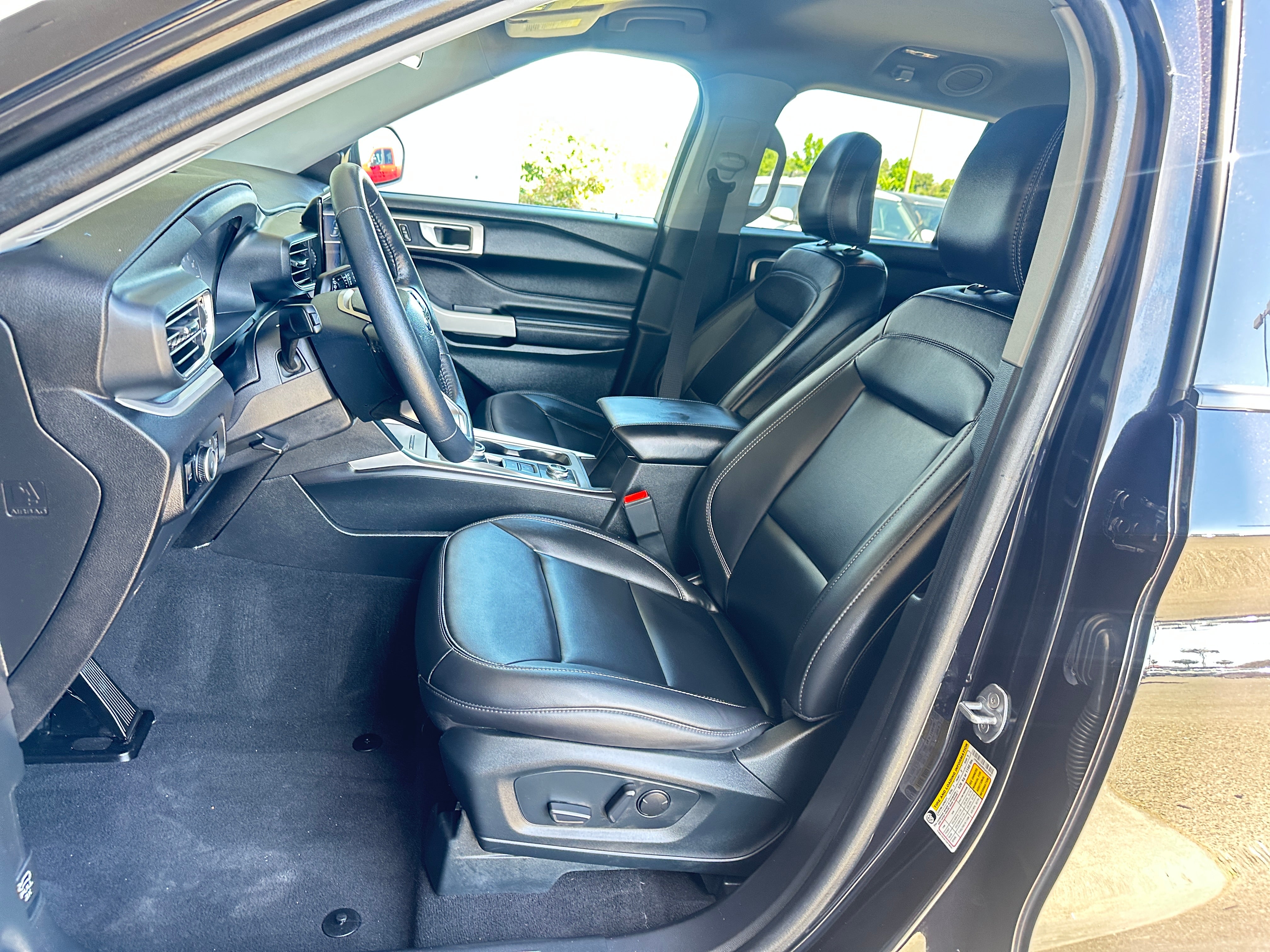 2024 Ford Explorer XLT 2