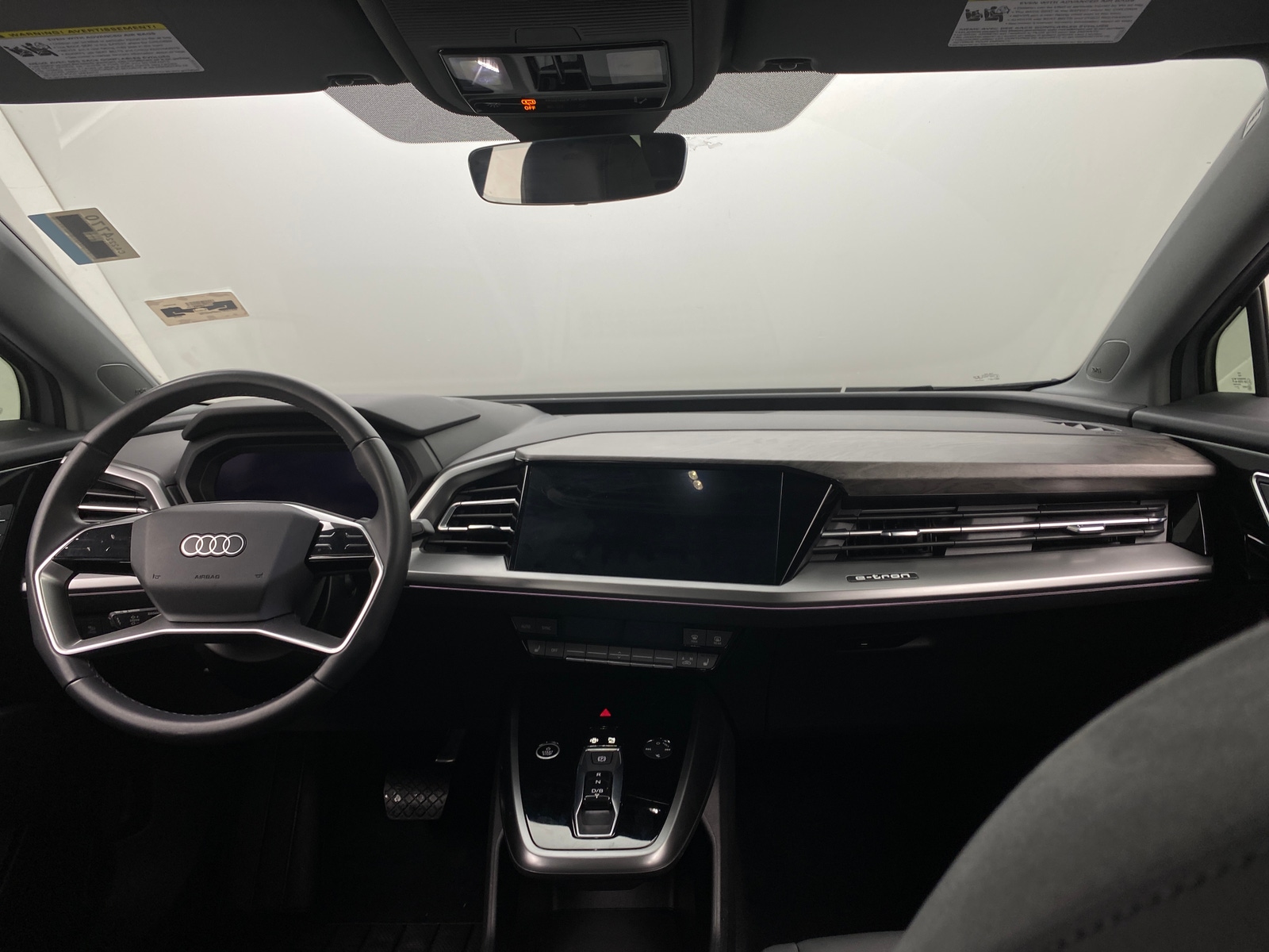 Thumbnail: 2022 Audi Q4 e-tron - 2