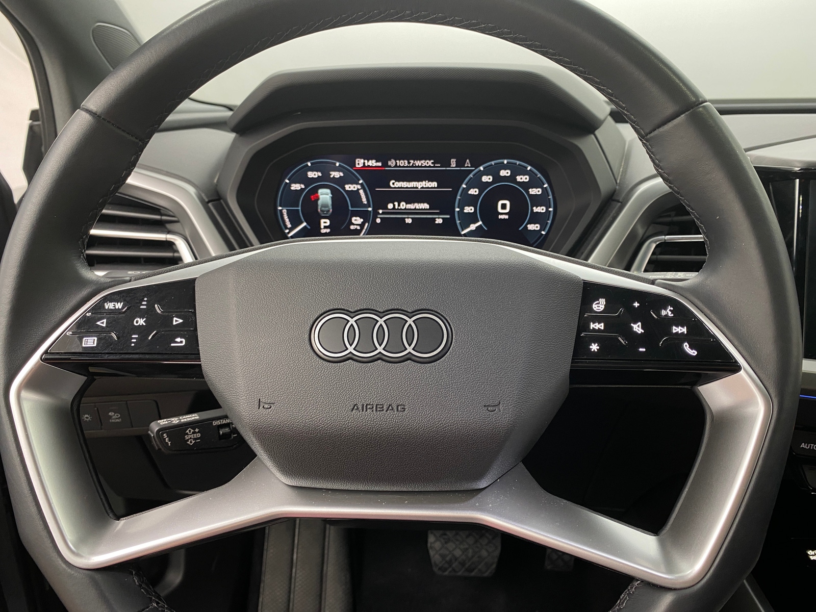 Thumbnail: 2022 Audi Q4 e-tron - 4