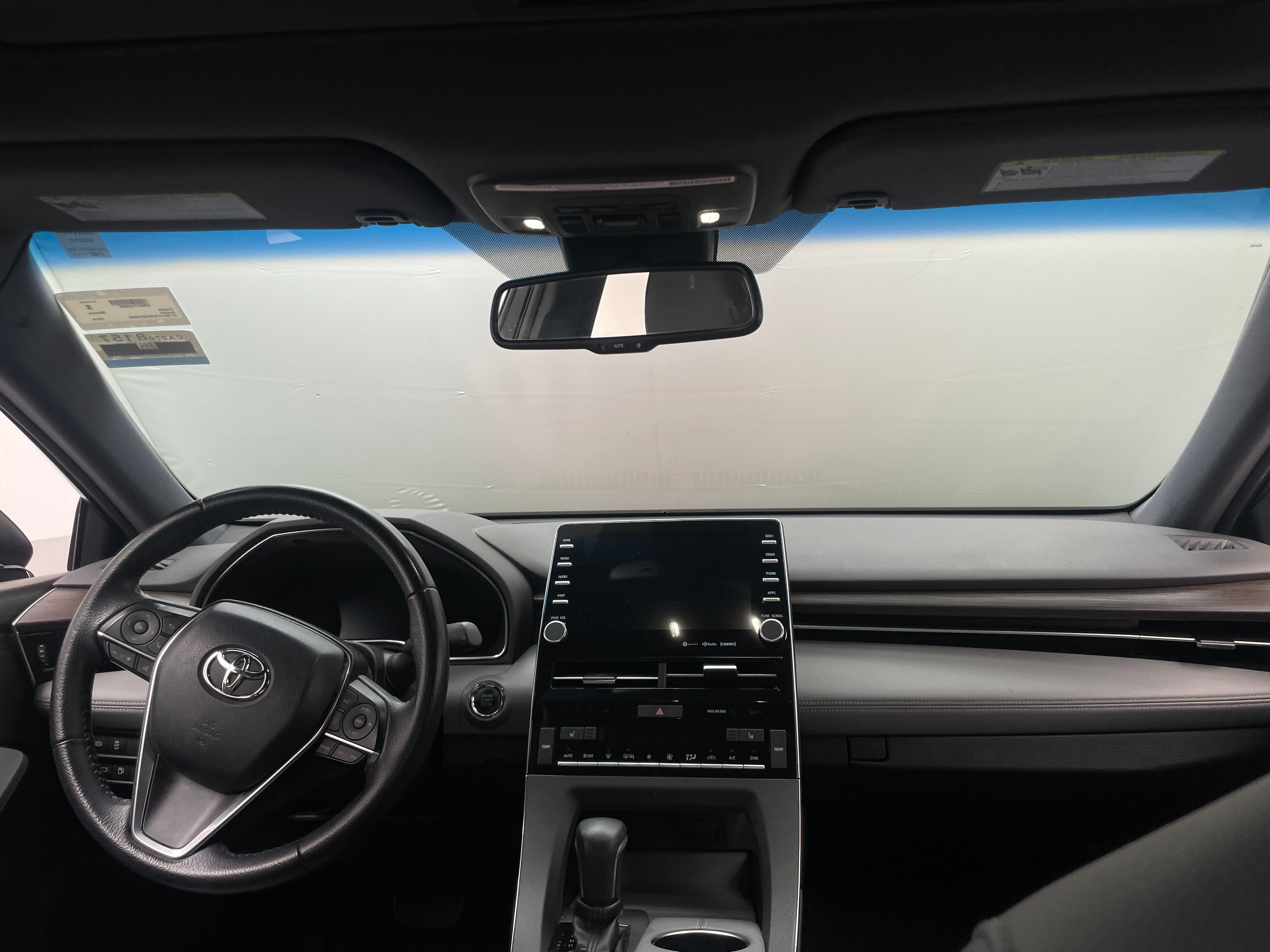 2019 Toyota Avalon XLE 2