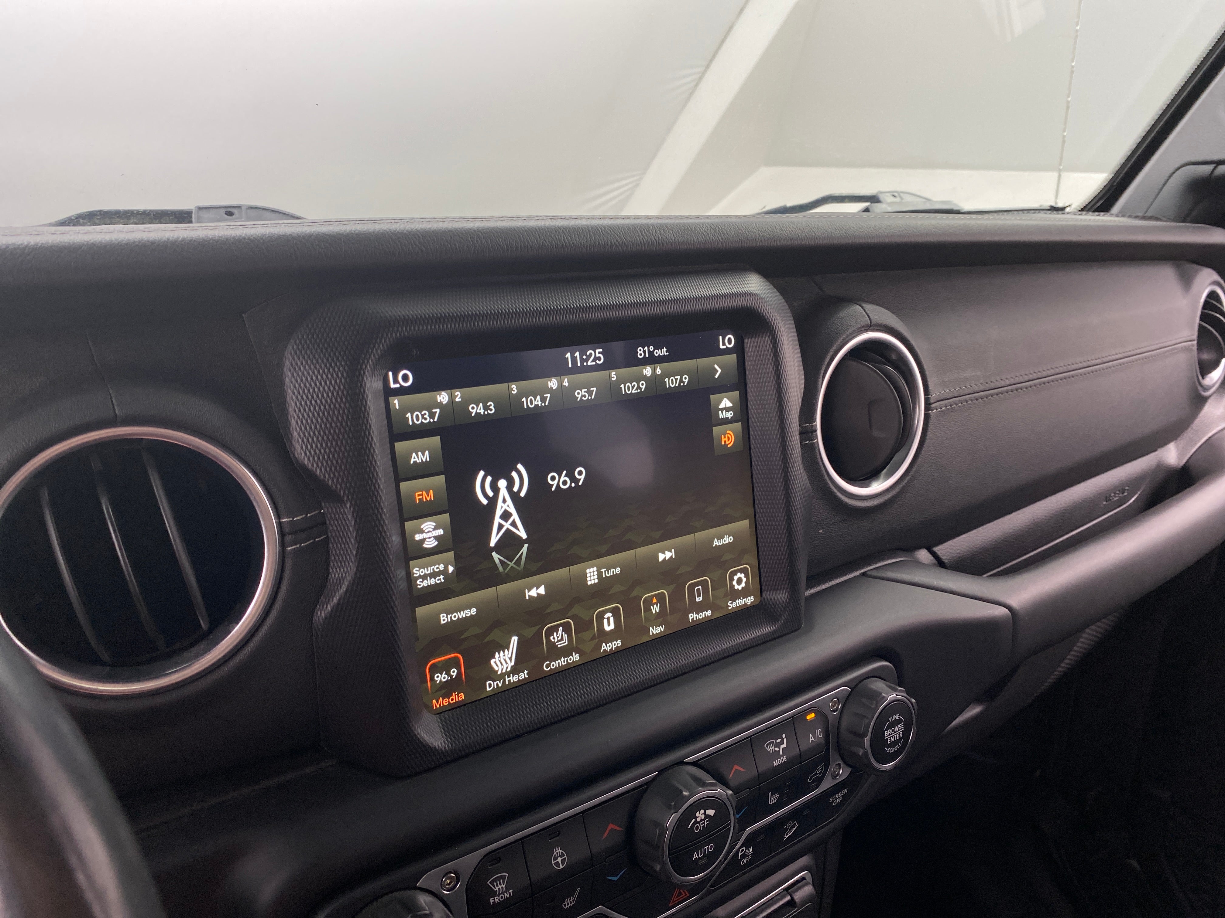 2020 Jeep Wrangler Unlimited Sahara 3
