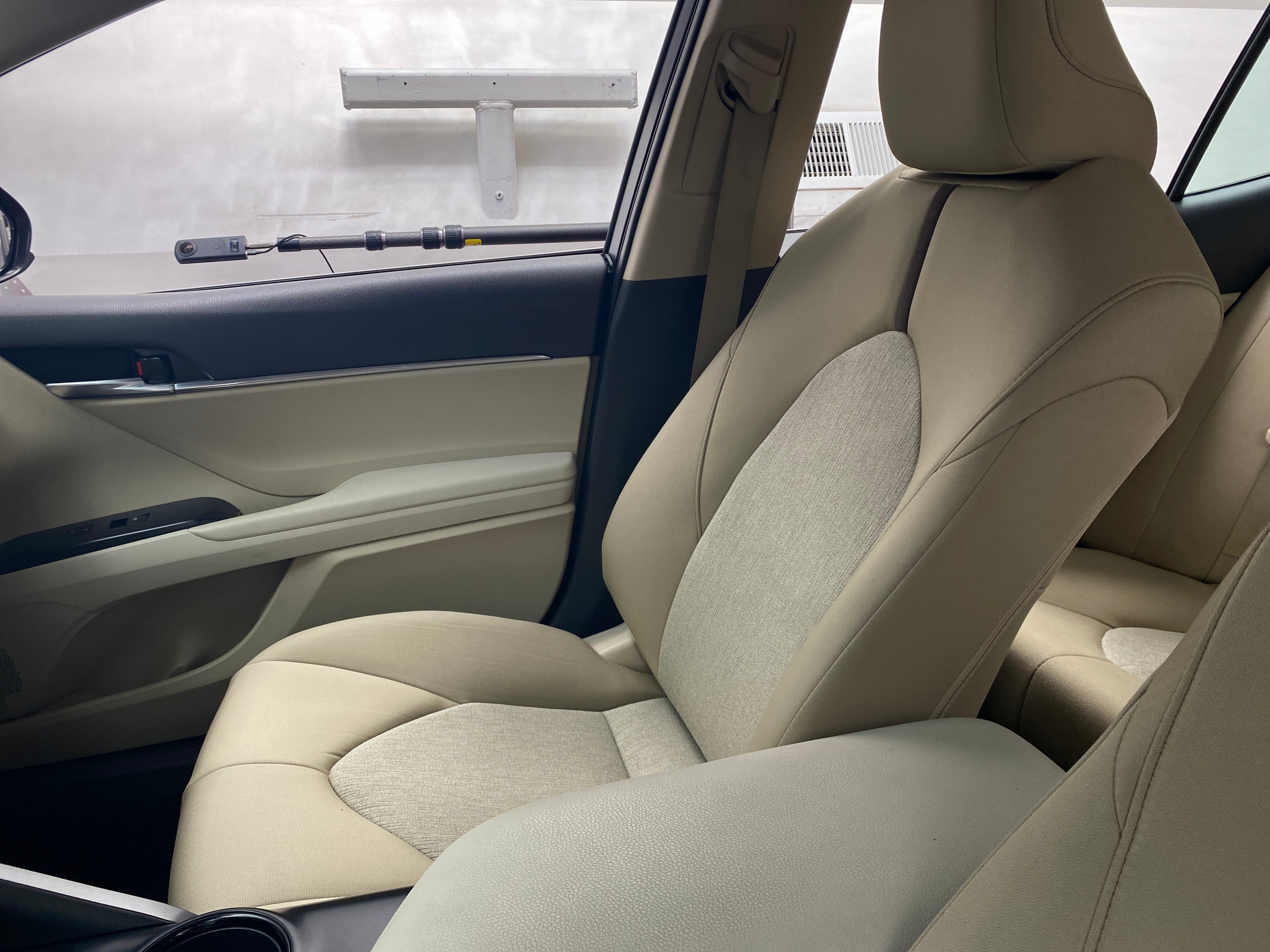 2018 Toyota Camry LE 2