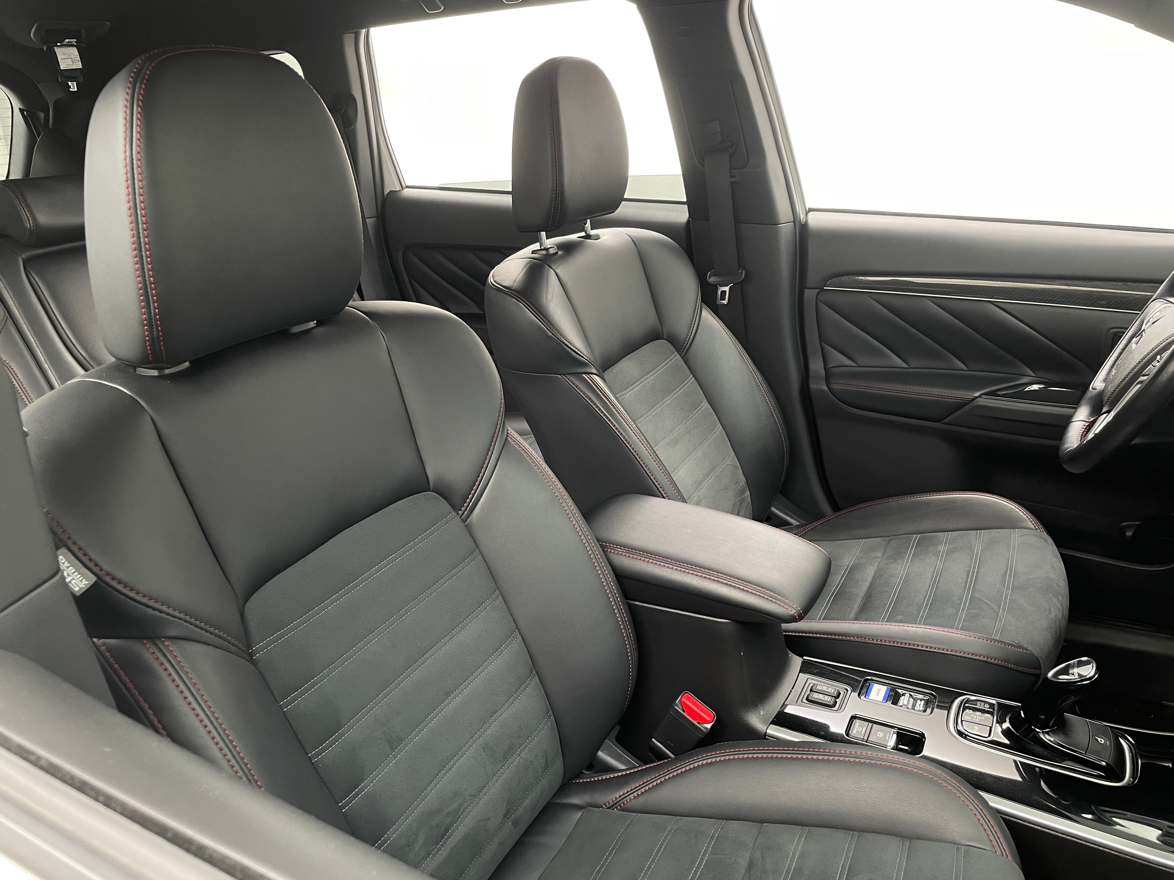 Thumbnail: 2021 Mitsubishi Outlander - 2