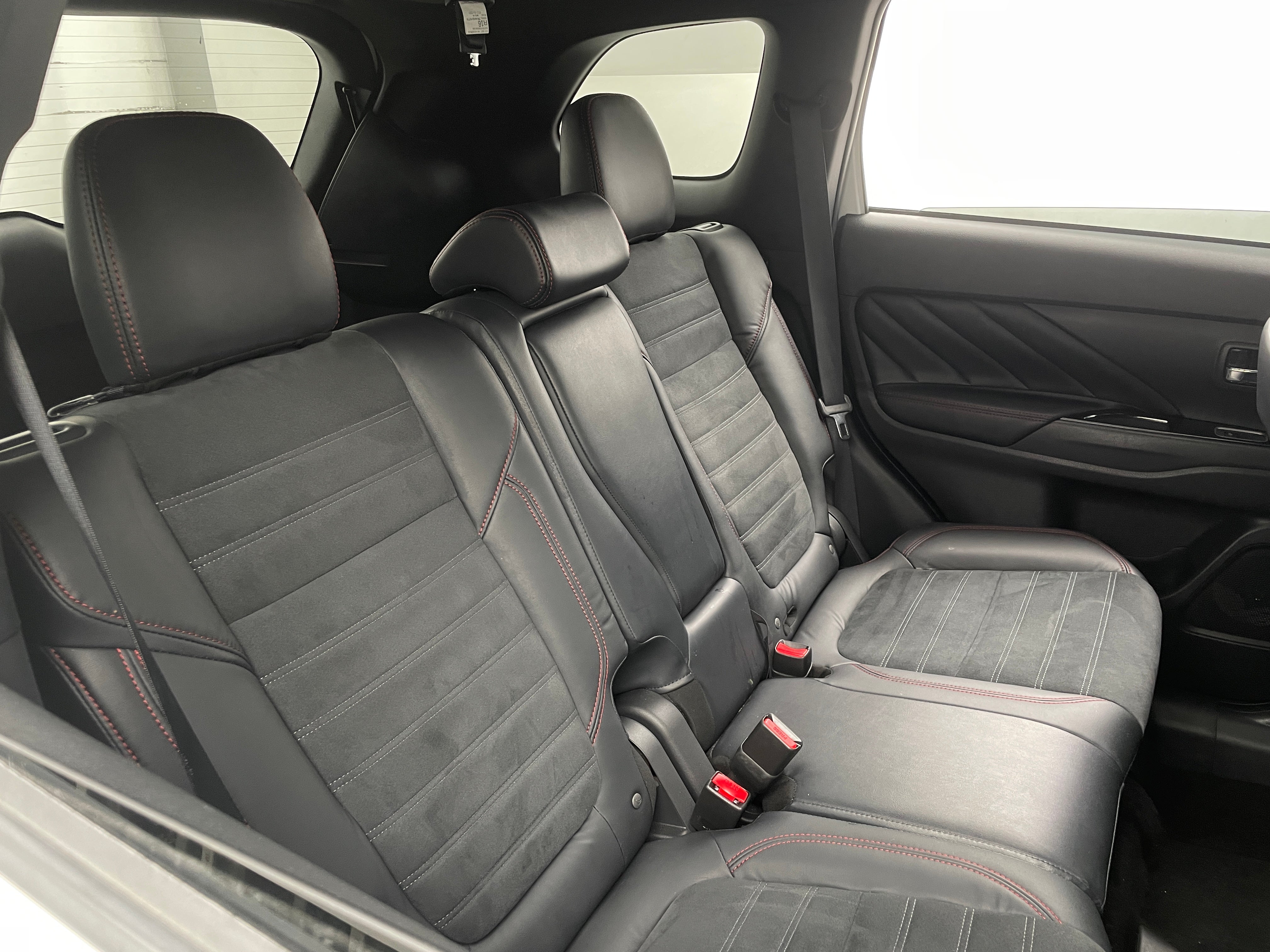 Thumbnail: 2021 Mitsubishi Outlander - 6