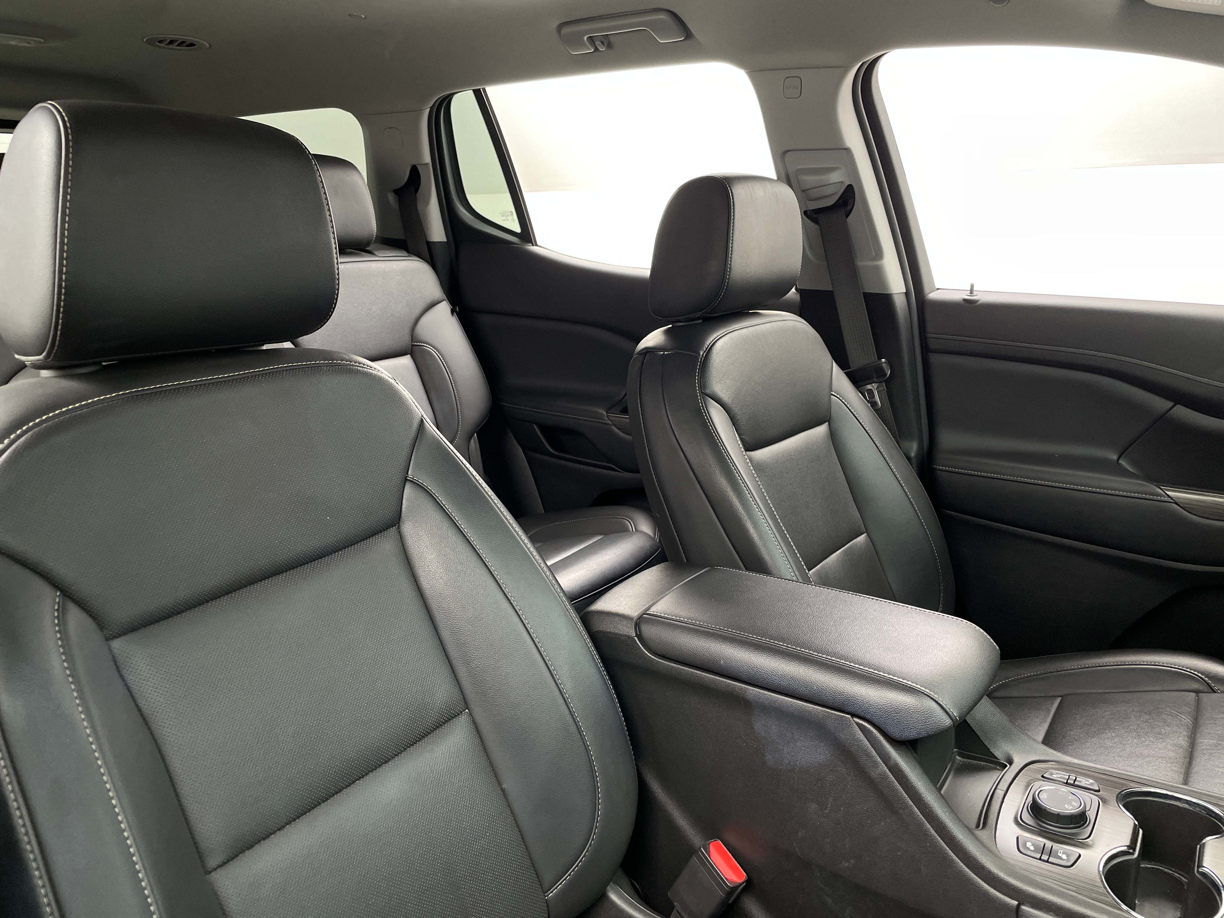2023 GMC Acadia SLT 2