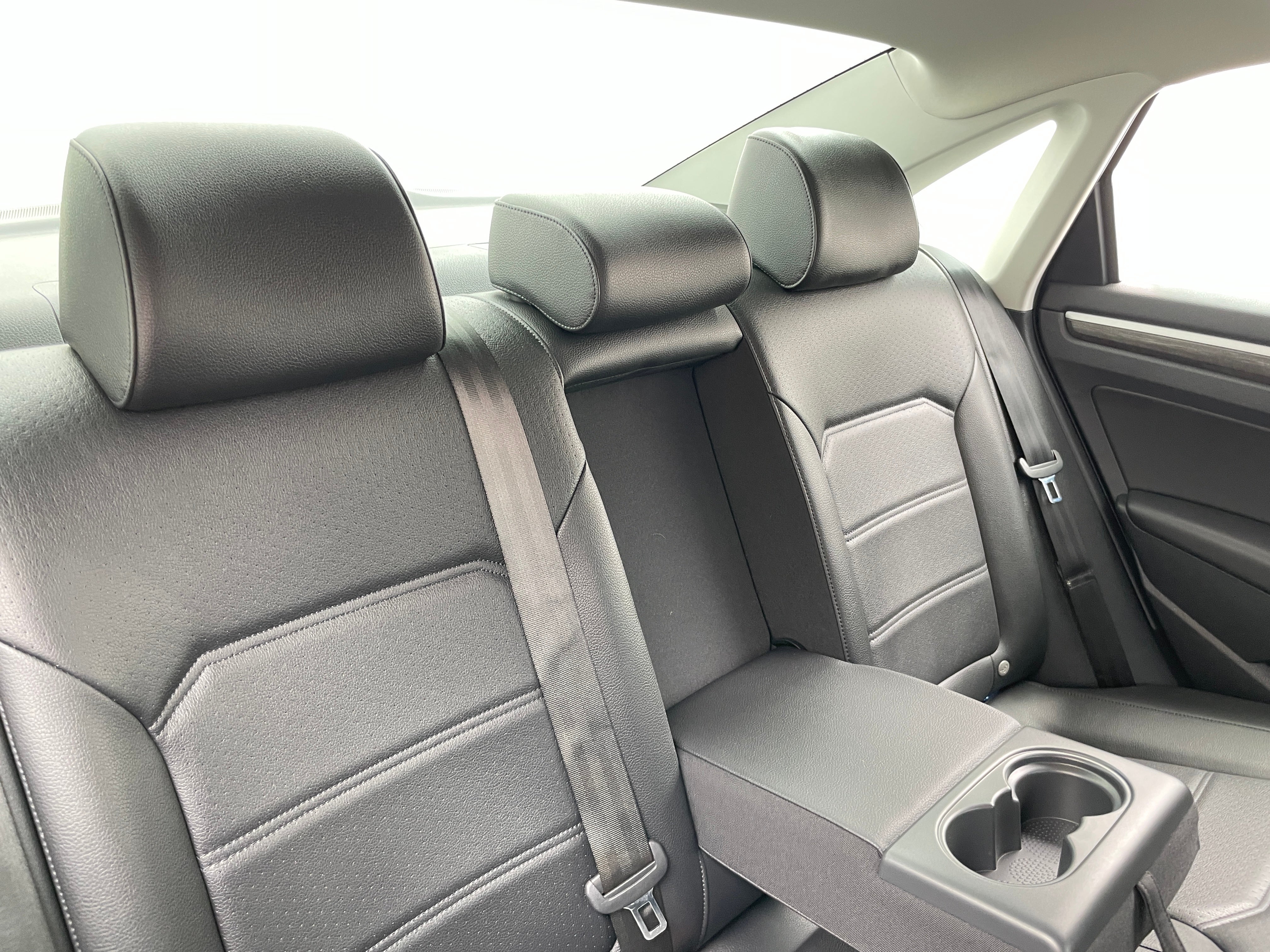 2016 Volkswagen Passat SE 5