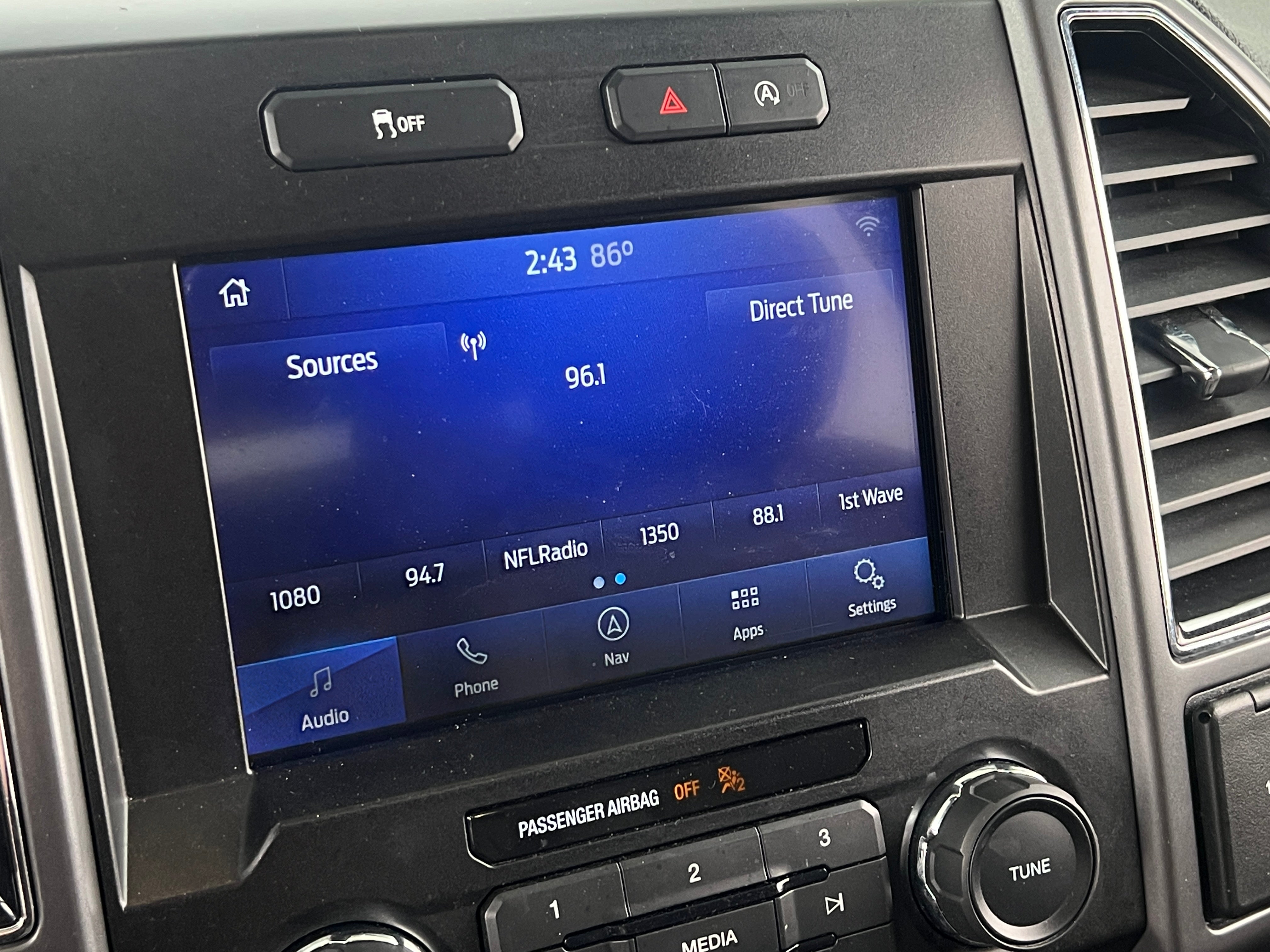 2020 Ford Econoline E-150 4