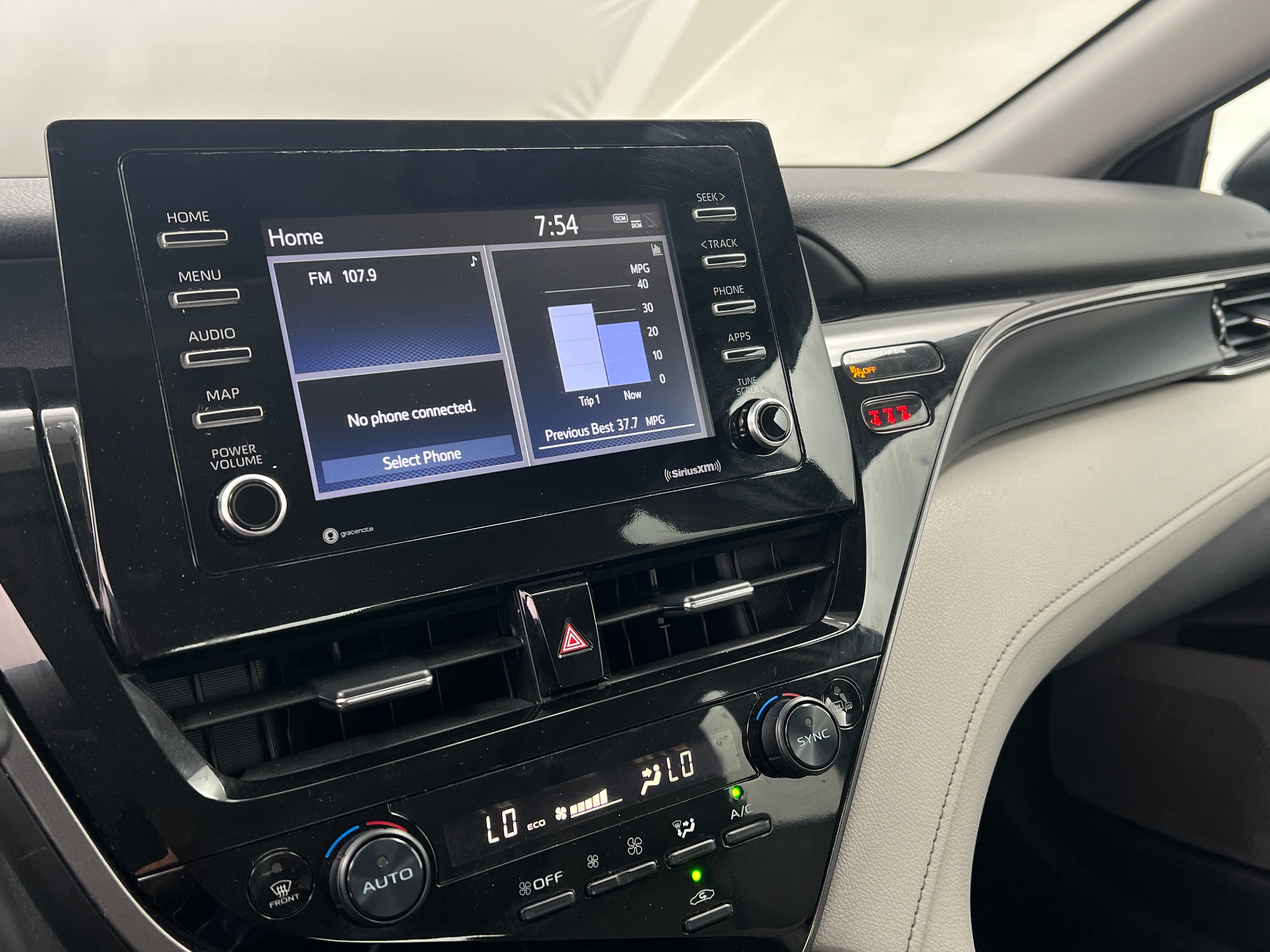 2022 Toyota Camry SE 4
