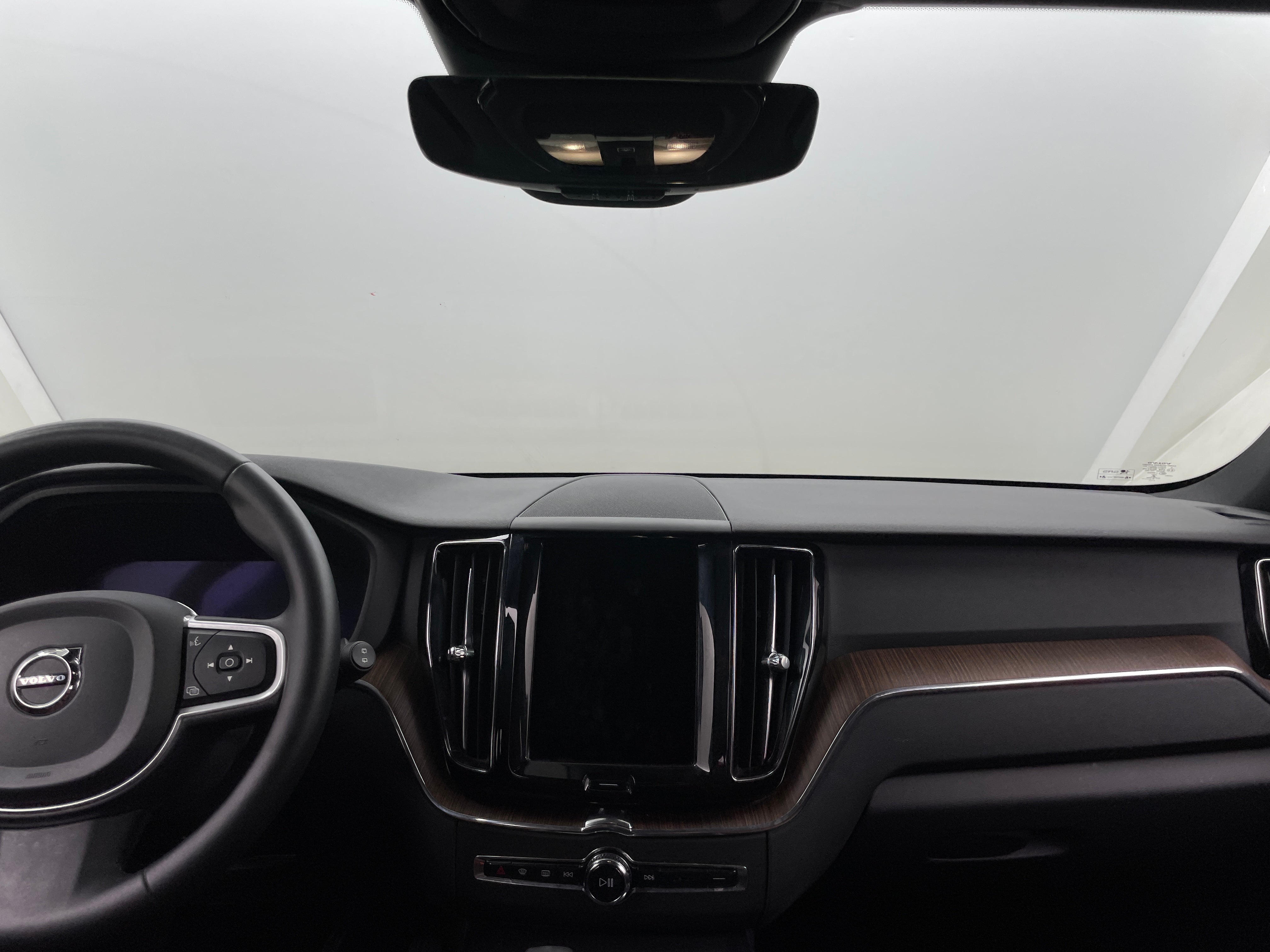 2022 Volvo XC60 B5 Momentum 2