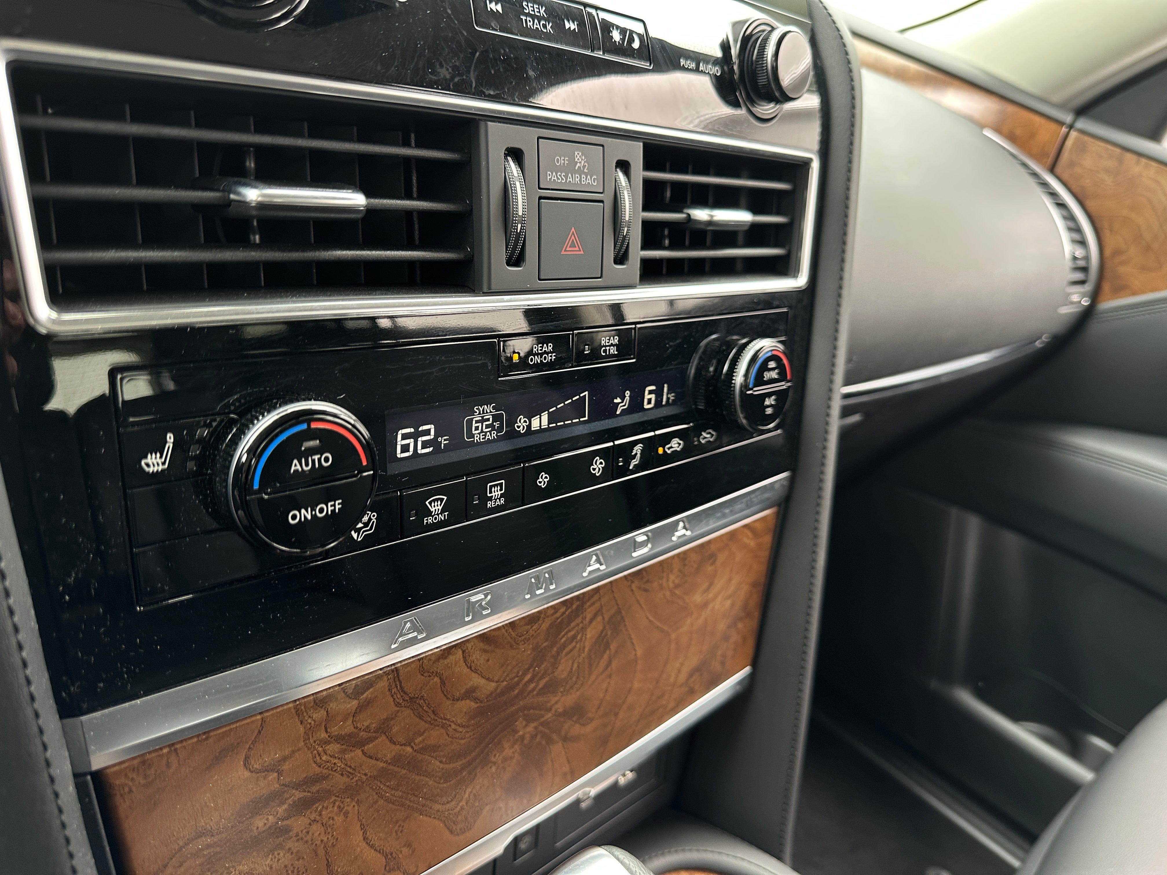 2024 Nissan Armada SL 3